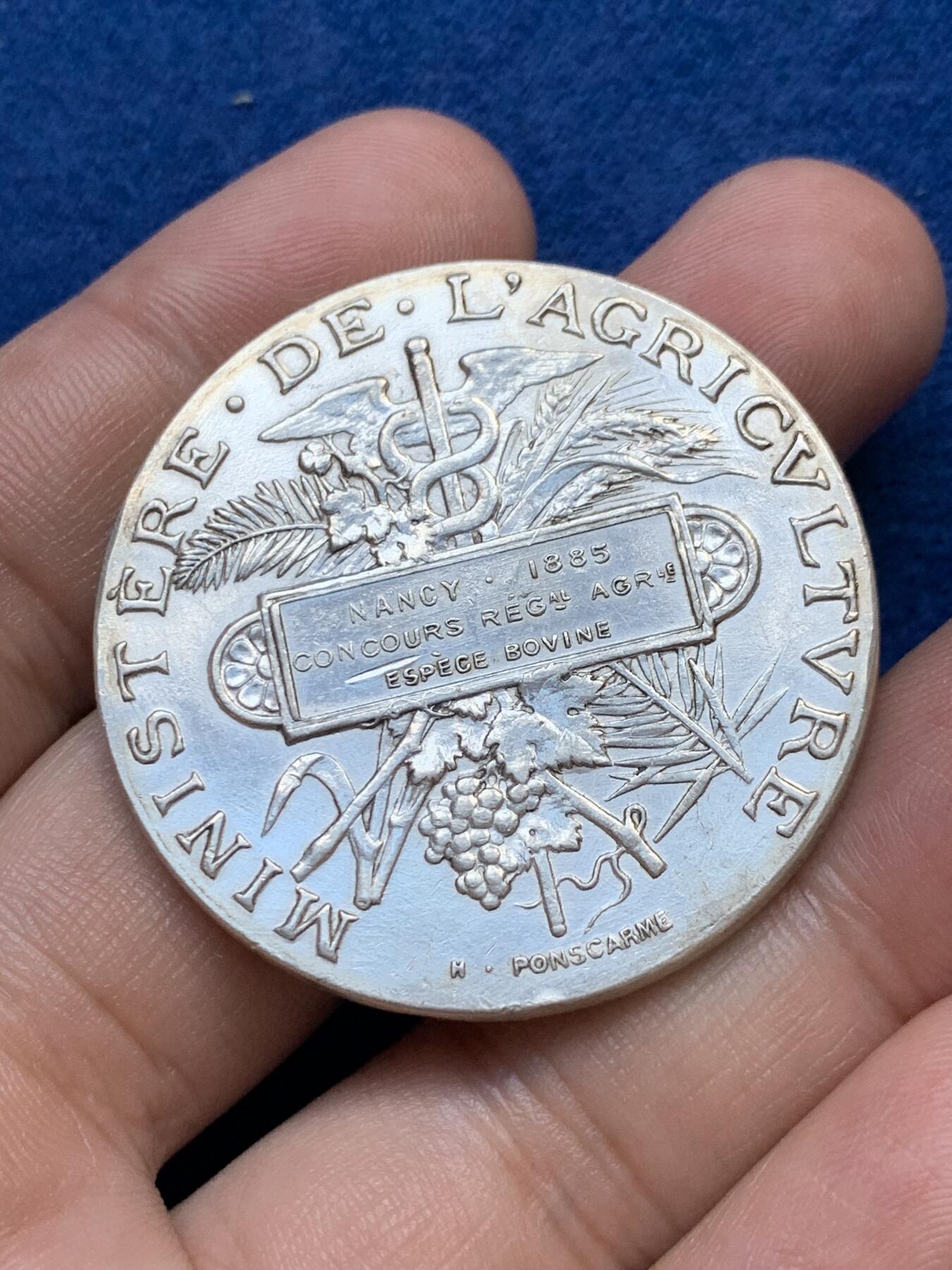 《竞宝斋》第291场- 周日，周一，周二 3场连拍 （全场包邮） 法国 小飞侠 银章 保存的不错 42.1mm 38.37克 丰饶角银标