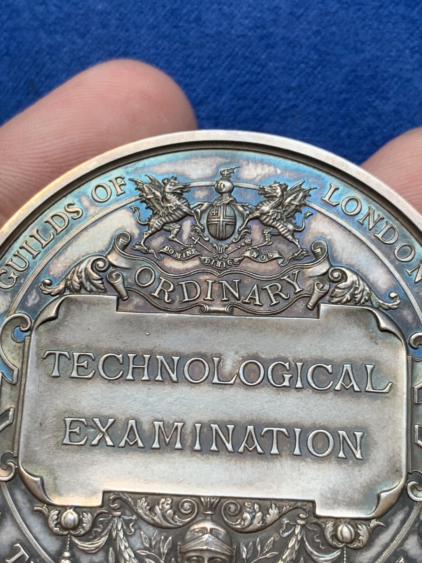 《竞宝斋》第291场- 周日，周一，周二 3场连拍 （全场包邮） 英国伦敦城市行业协会银章，威尔士亲王，未来的爱德华七世，74.85g，51.3mm