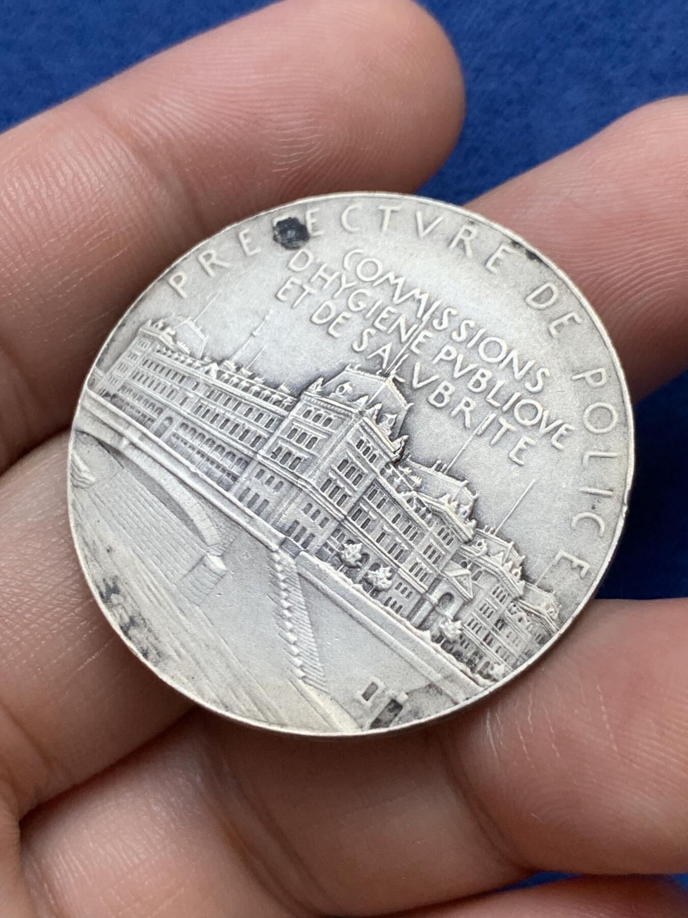 《竞宝斋》第291场- 周日，周一，周二 3场连拍 （全场包邮） 法国玛丽安娜警署处银章，Roty作品，21.20g，36mm，丰饶角1ARGENT边铭