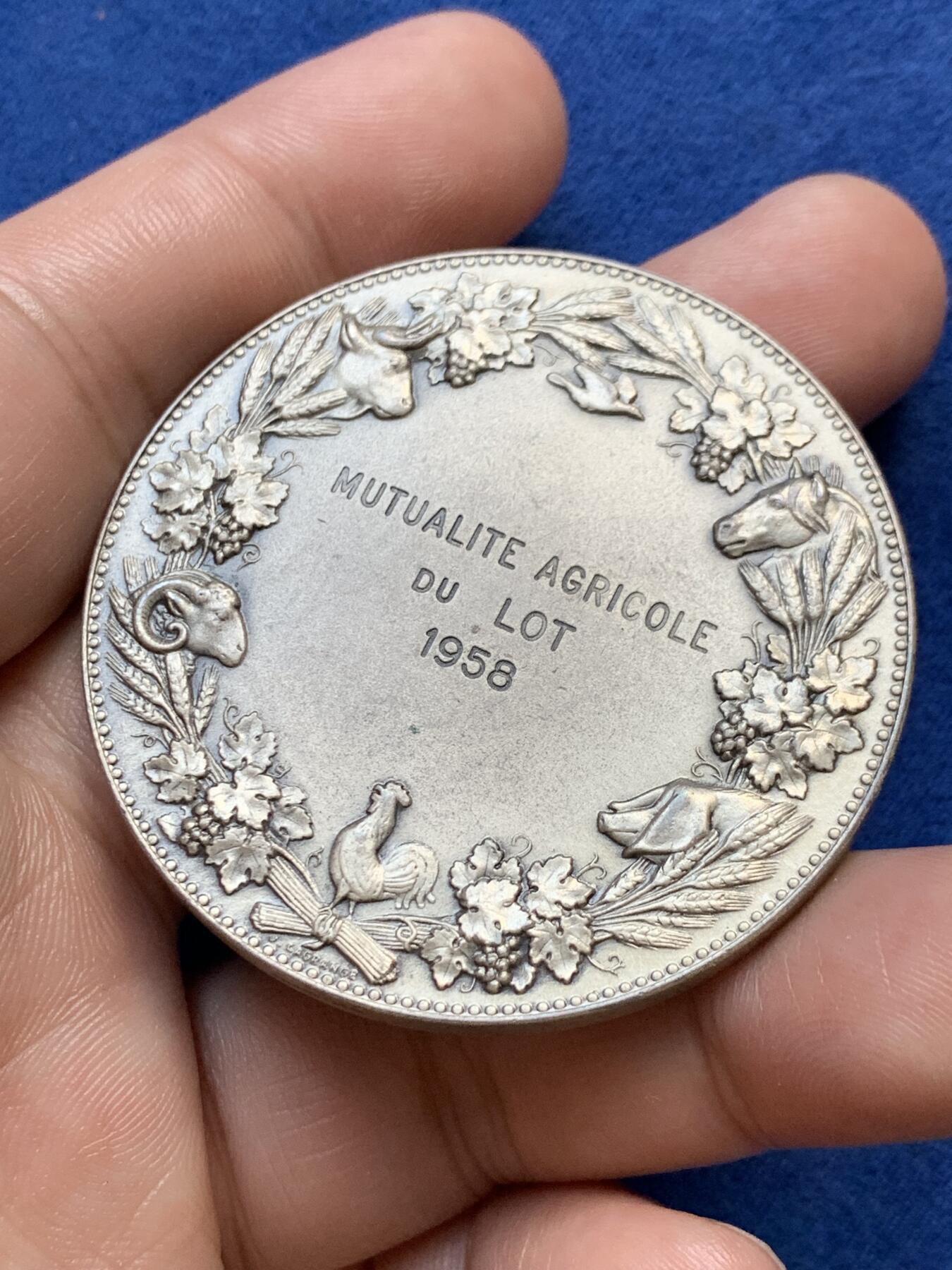 《竞宝斋》第291场- 周日，周一，周二 3场连拍 （全场包邮） 法国银章，农业互助保险，采用谷物女神5法郎的玛丽安娜形象，64.95g，50.4mm，丰饶角1ARGENT边铭