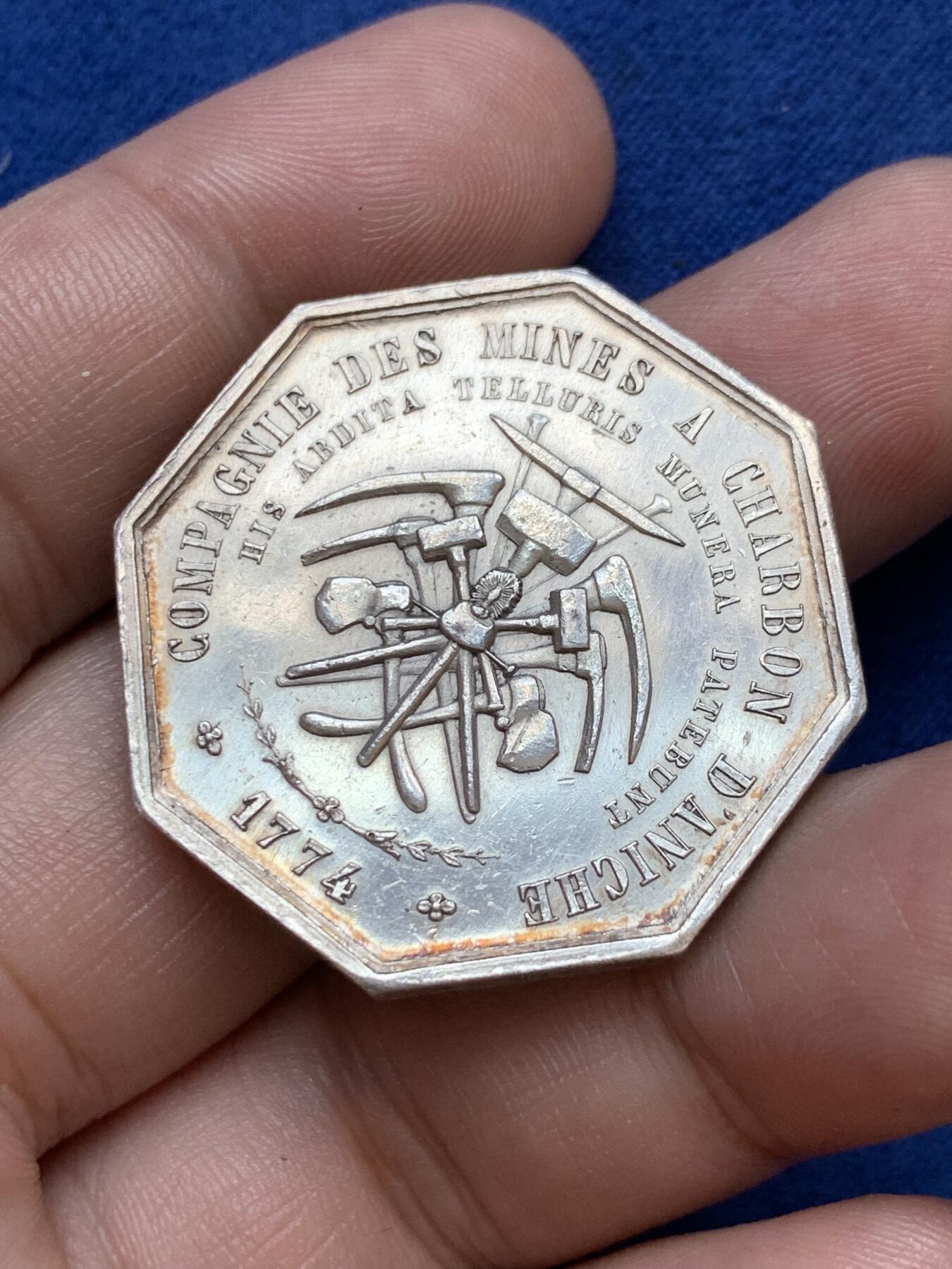 《竞宝斋》第291场- 周日，周一，周二 3场连拍 （全场包邮） 法国尼姆矿业公司八角银章 直径33.5mm 重19.2克 丰饶角边铭