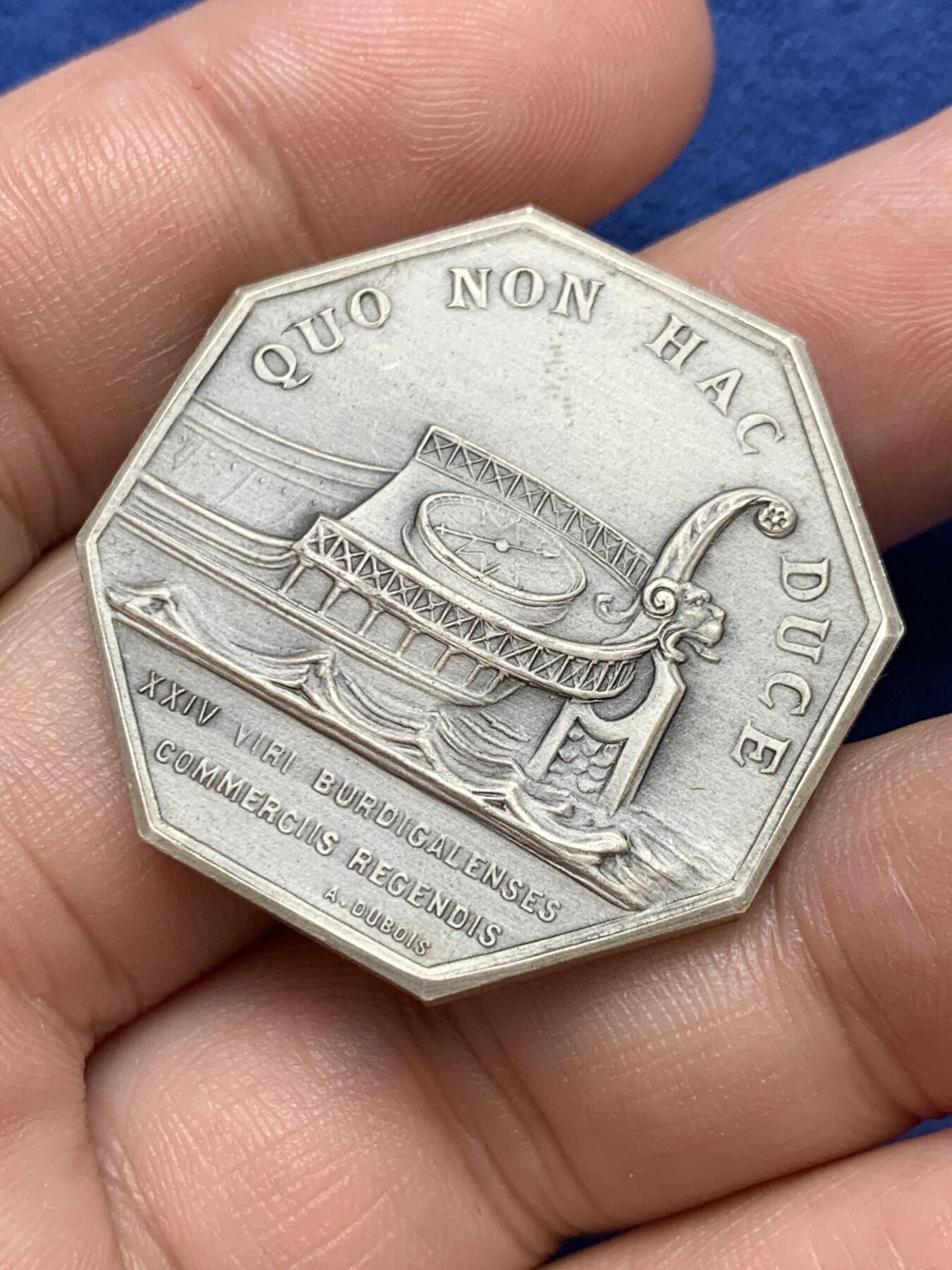 《竞宝斋》第291场- 周日，周一，周二 3场连拍 （全场包邮） 法国贸易女神八角代用币 20.82克 33.5mm 丰饶2边铭