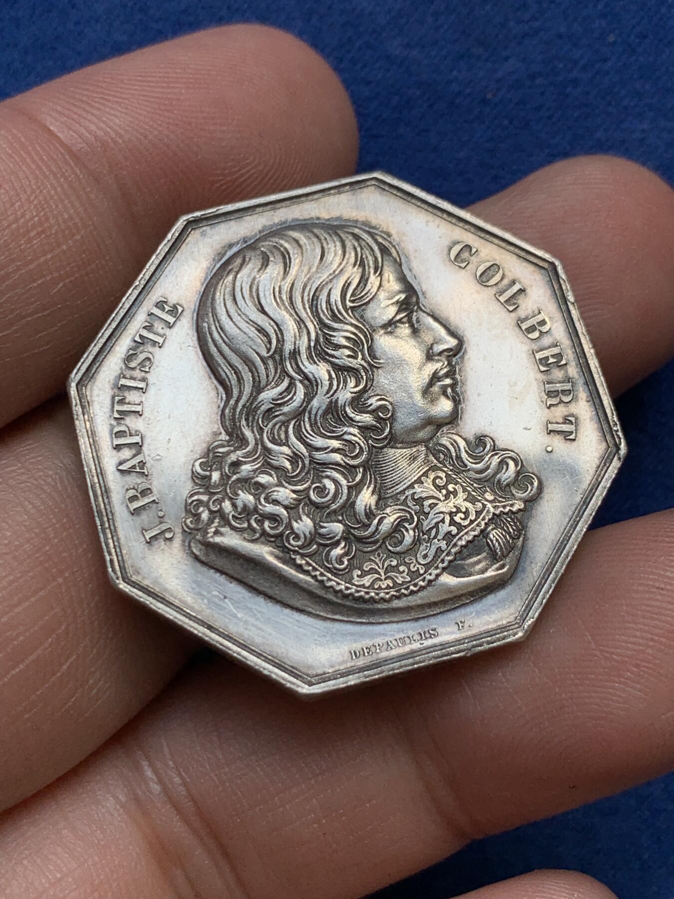 《竞宝斋》第291场- 周日，周一，周二 3场连拍 （全场包邮） 法国亚眠商会八角银jeton，人物头像为让·巴蒂斯特·科尔伯特，路易十四期间卓越的政治家财政大臣，33.6mm，18克，蜜蜂+ARGENT边铭