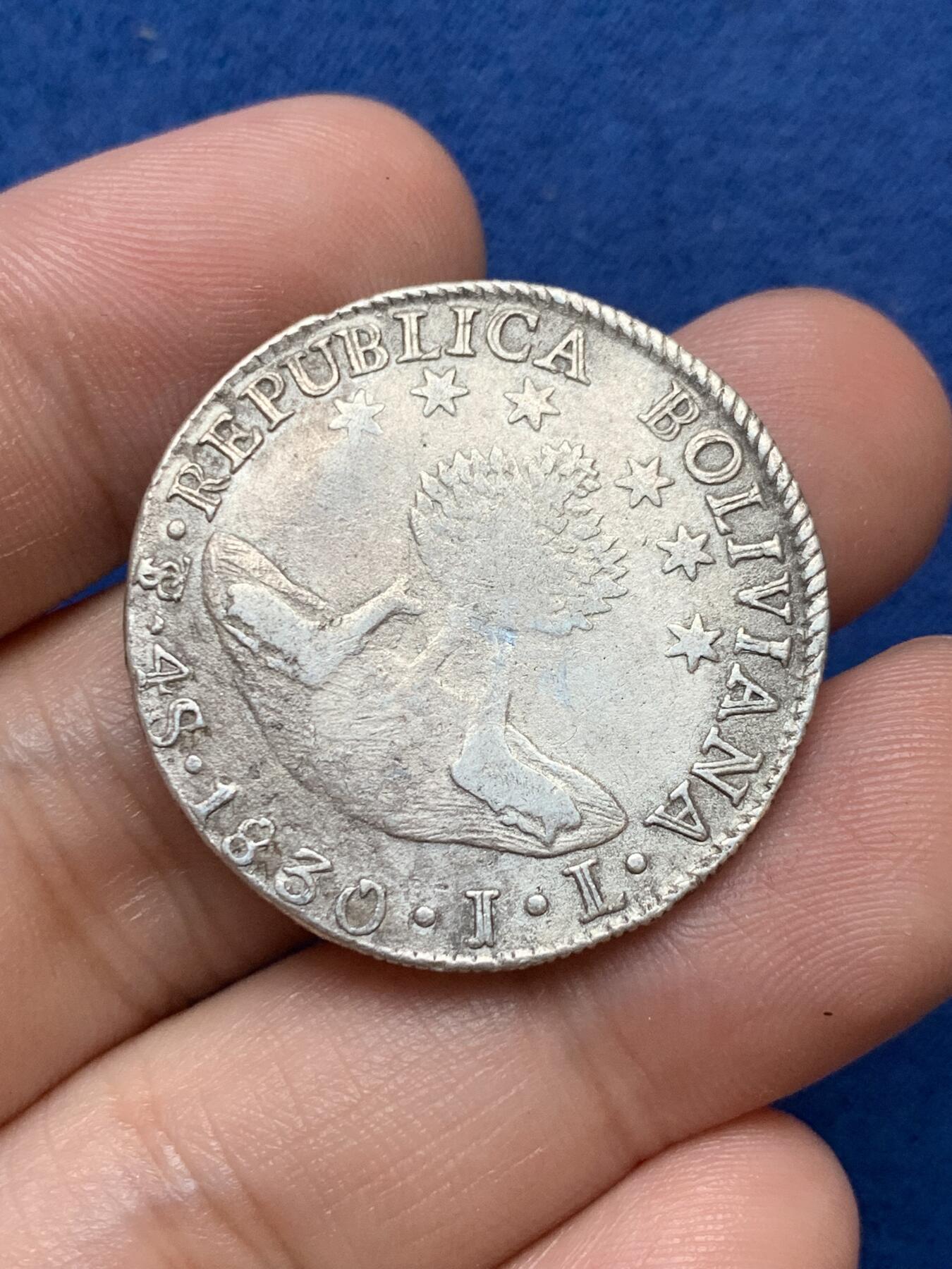 《竞宝斋》第290场- 周日，周一，周二 3场连拍 （全场包邮） 两枚一组 玻利维亚羊驼4索尔银币 南美解放者玻利瓦尔头像 两个版本