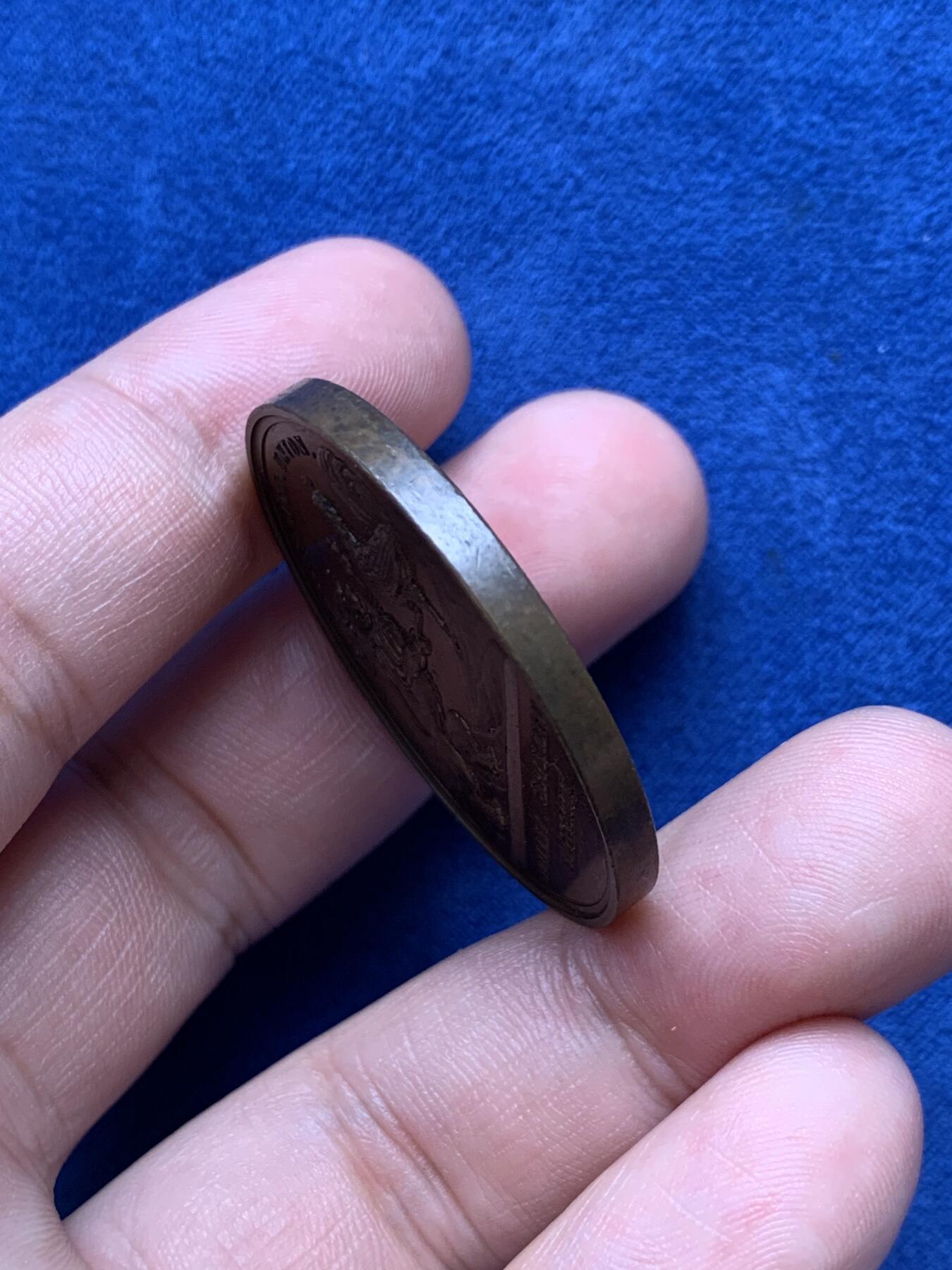 《竞宝斋》第291场- 周日，周一，周二 3场连拍 （全场包邮） 法国1832年支持比利时征服安特卫普纪念铜章，象征两个国家的动物，背面铭文：他们将一起征服和灭亡，20.61g，36.3mm，无边铭