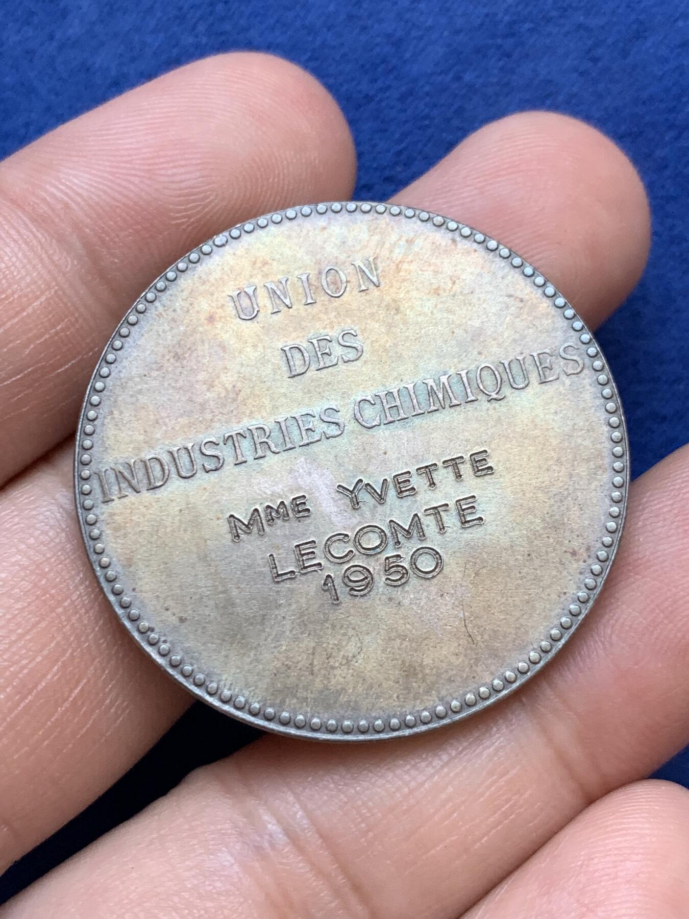 《竞宝斋》第291场- 周日，周一，周二 3场连拍 （全场包邮） 法国化学工业联盟镀金银质jeton，化学家拉瓦锡雕像，25.75g，36.6mm，菱形野猪头+ARGENT边铭