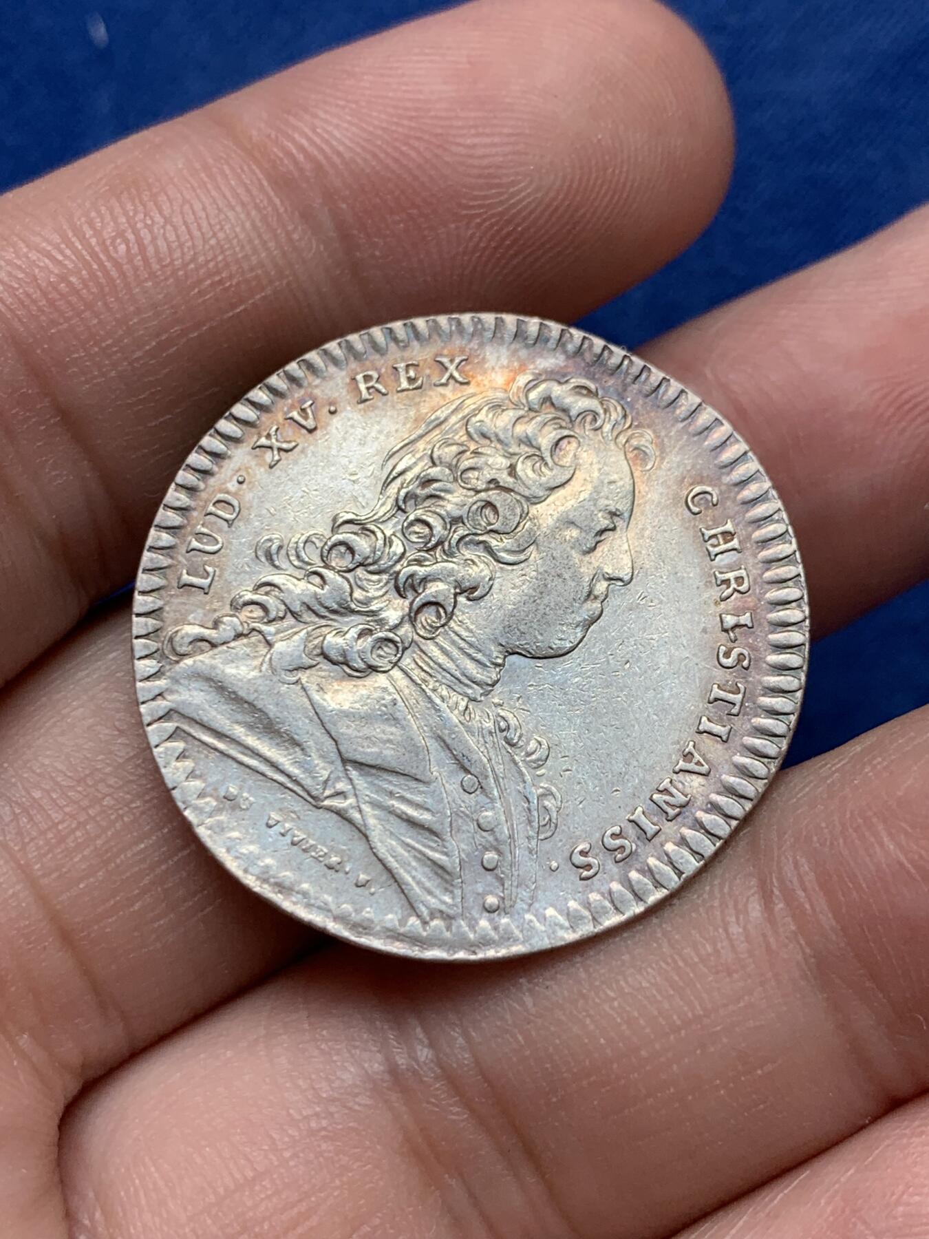 《竞宝斋》第291场- 周日，周一，周二 3场连拍 （全场包邮） 法国路易十五头像鲁昂地区银质代币，8.81g，31mm