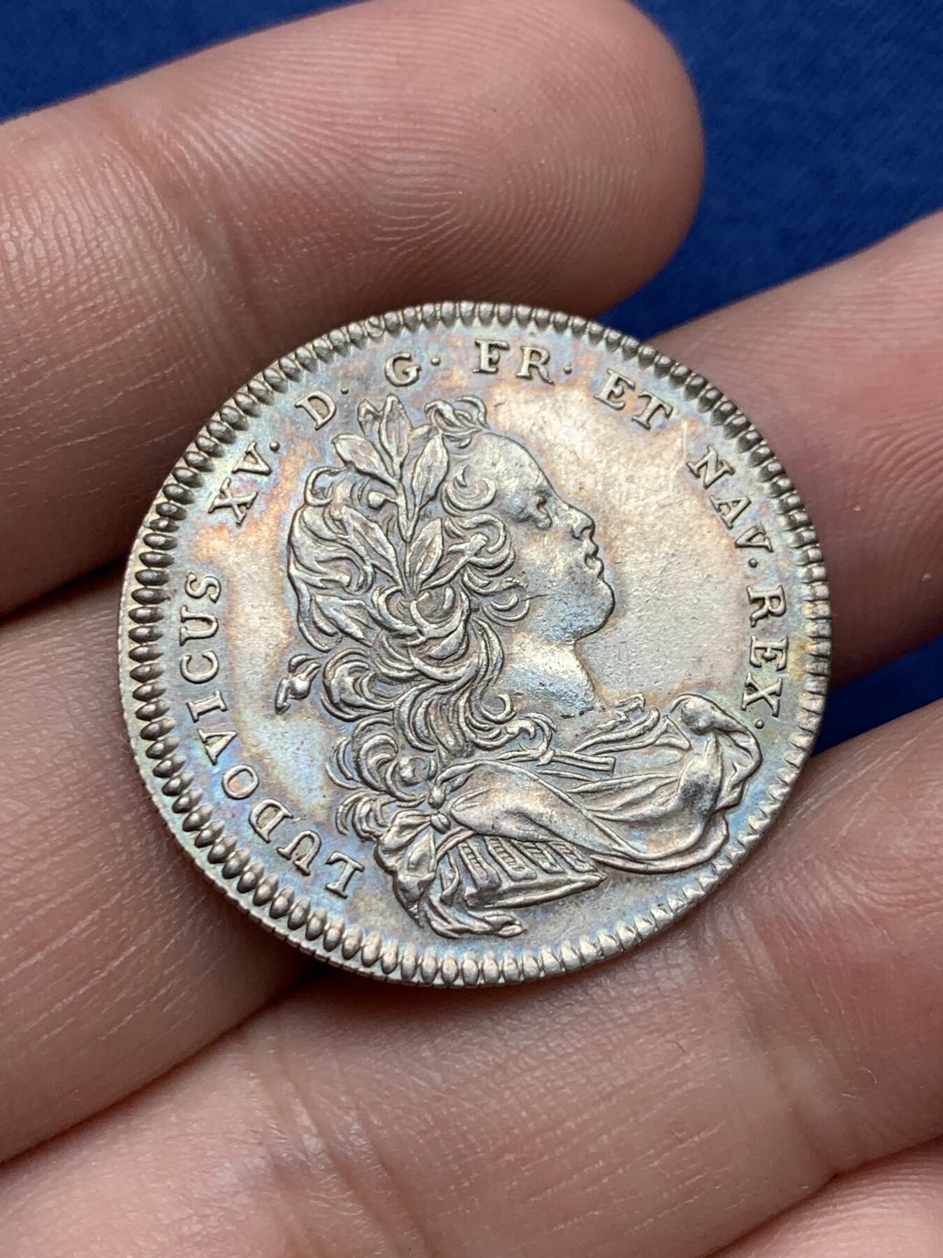 《竞宝斋》第291场- 周日，周一，周二 3场连拍 （全场包邮） 法国1722年战争与和平银质代币，铭文：如果想和平，就发动战争，路易十五少见头像，7.85g，29.3mm