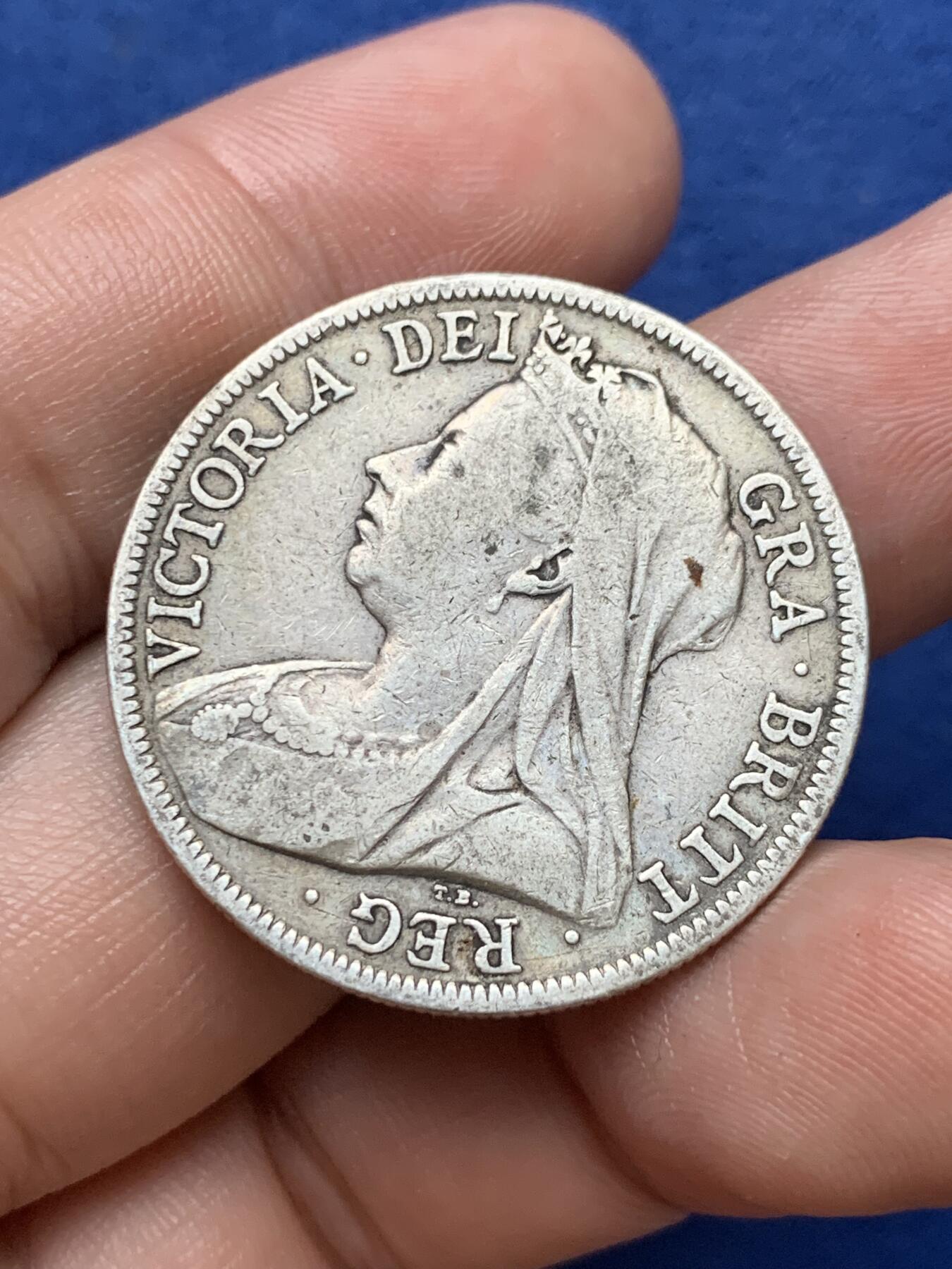 《竞宝斋》第290场- 周日，周一，周二 3场连拍 （全场包邮） 英国1895年维多利亚女王披纱半克朗银币