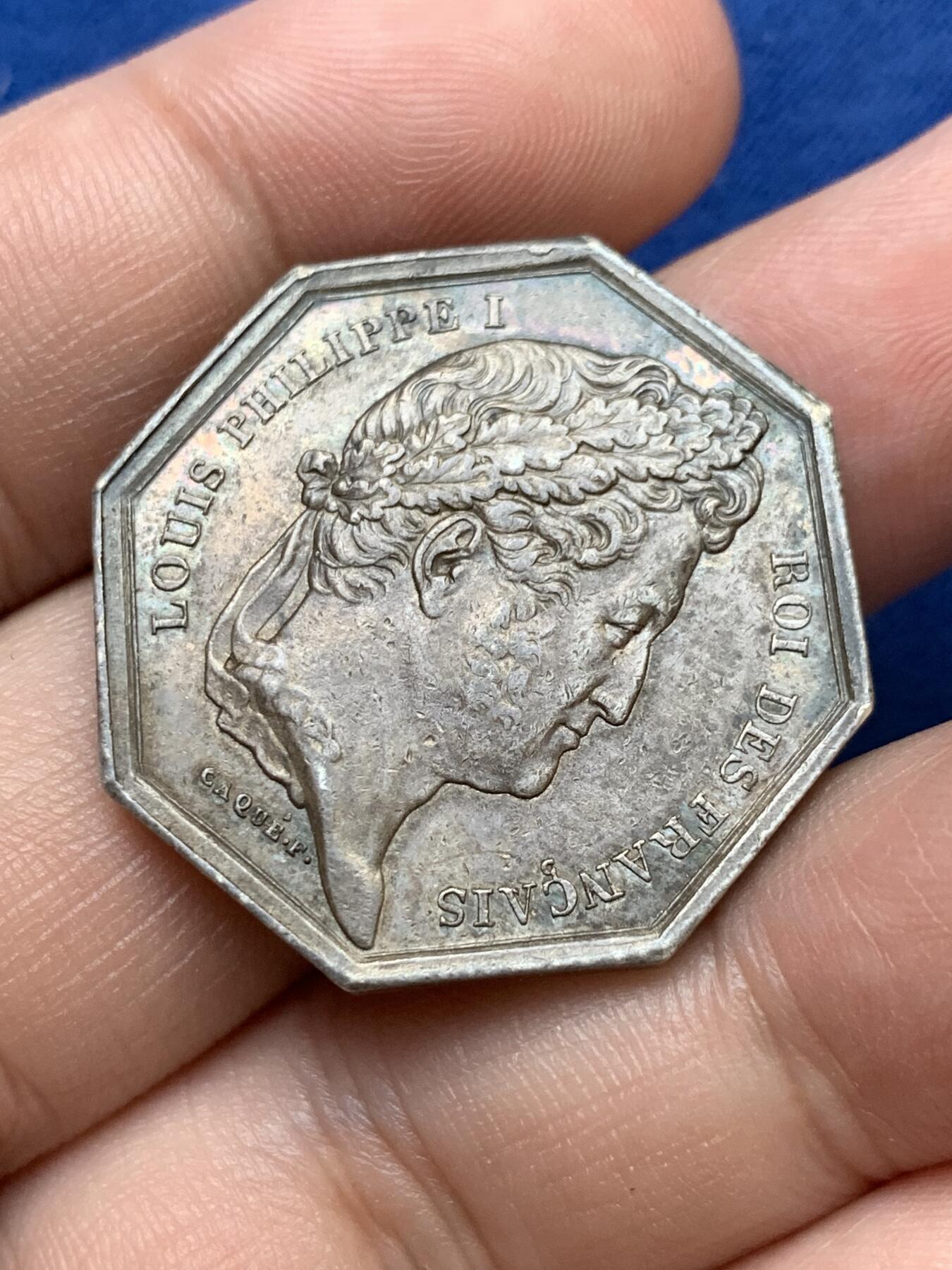 《竞宝斋》第291场- 周日，周一，周二 3场连拍 （全场包邮） 法国菲利普一世皇家医学院八角银章 原味包浆 14.3g 神灯边铭