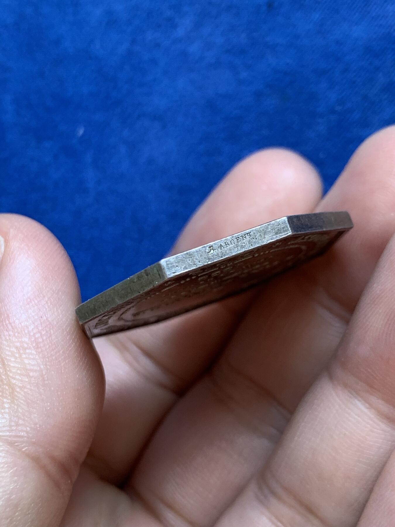 《竞宝斋》第291场- 周日，周一，周二 3场连拍 （全场包邮） 1838年法国圣克洛德火灾互助保险八角银jeton，铭文：安全，联盟，公平，34.7mm，19.26克，早期船首+ARGENT边铭（1842-1845）