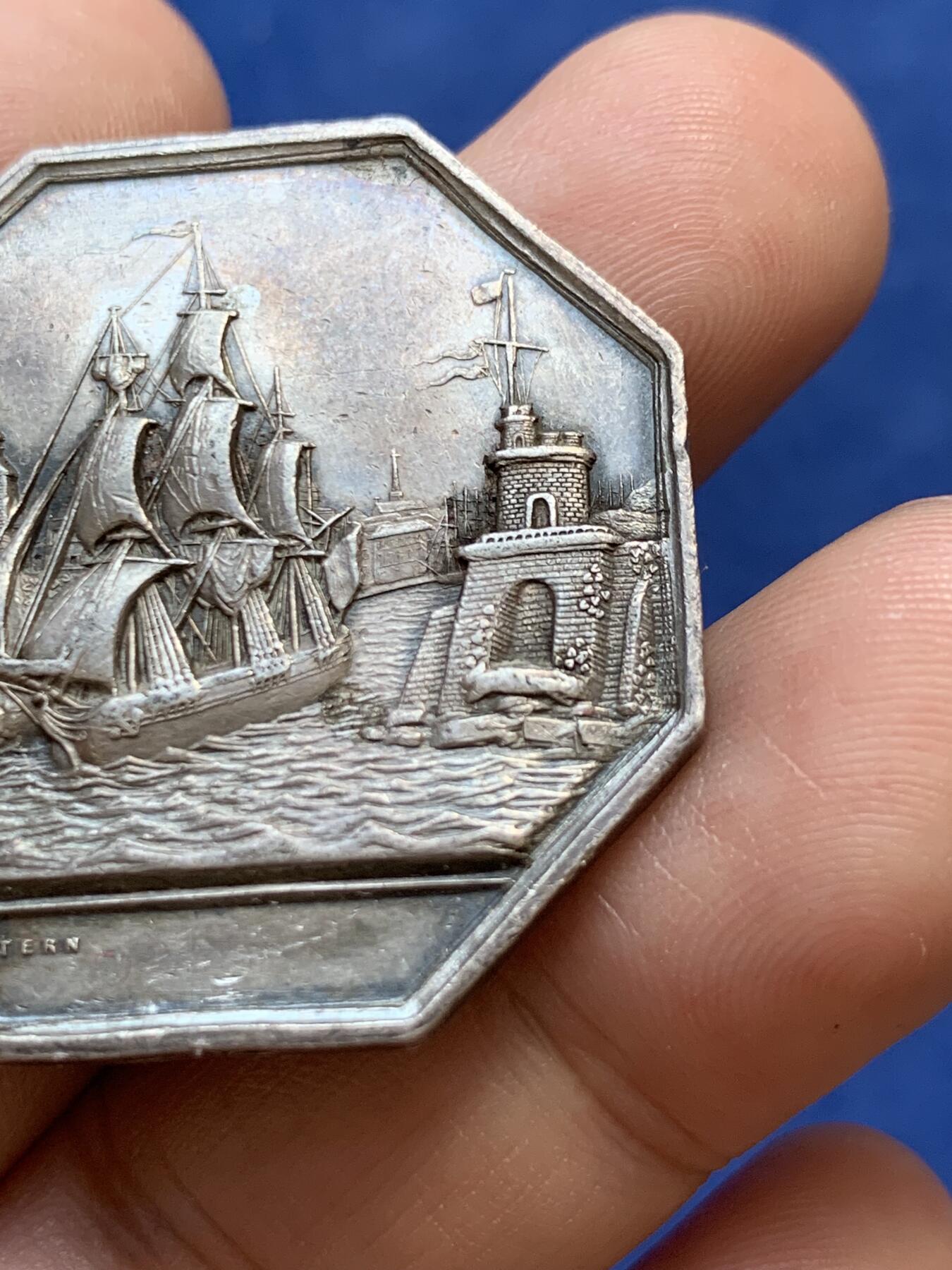 《竞宝斋》第291场- 周日，周一，周二 3场连拍 （全场包邮） 法国海上保险公司八角银质代币，擅长帆船雕刻的stern作品，18.79g，36.7mm，手指边铭