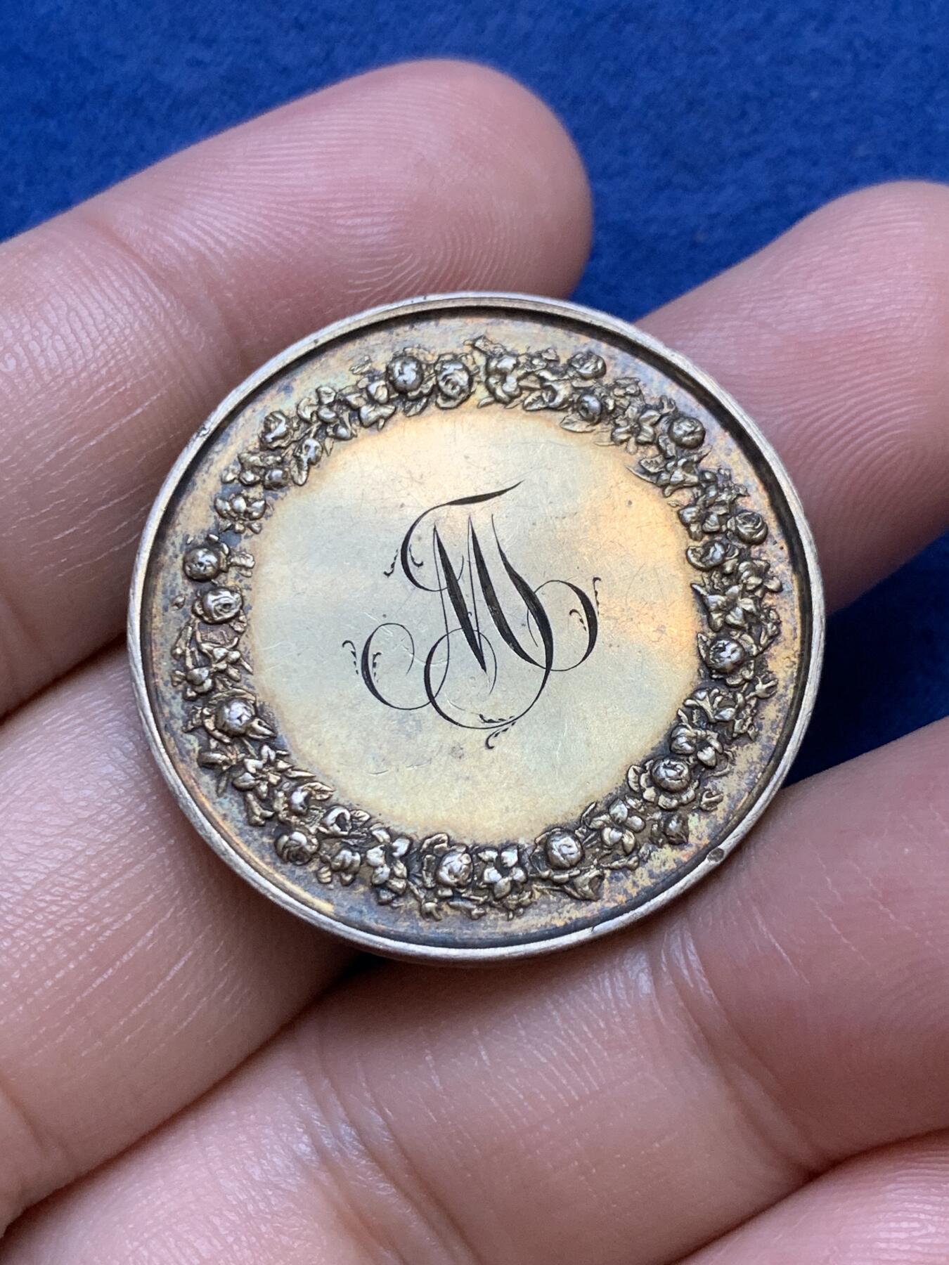 《竞宝斋》第291场- 周日，周一，周二 3场连拍 （全场包邮） 1854年法国婚姻纪念圆型银代币 手指铭 32mm 14.4g