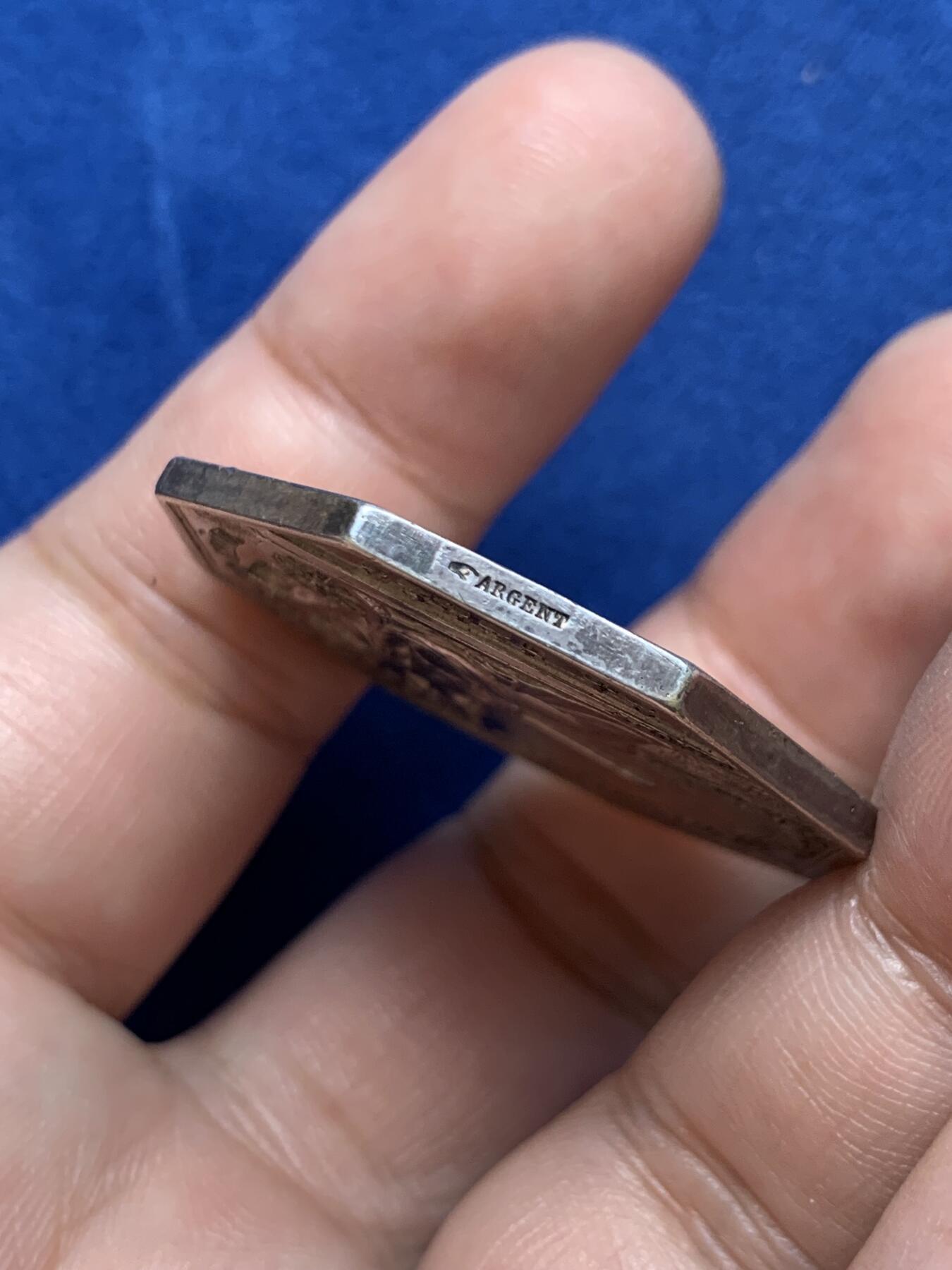 《竞宝斋》第291场- 周日，周一，周二 3场连拍 （全场包邮） 法国冰雹互助保险公司八角银质代币 闪电版 22.4g 36.5mm 手指银标 金黄包浆