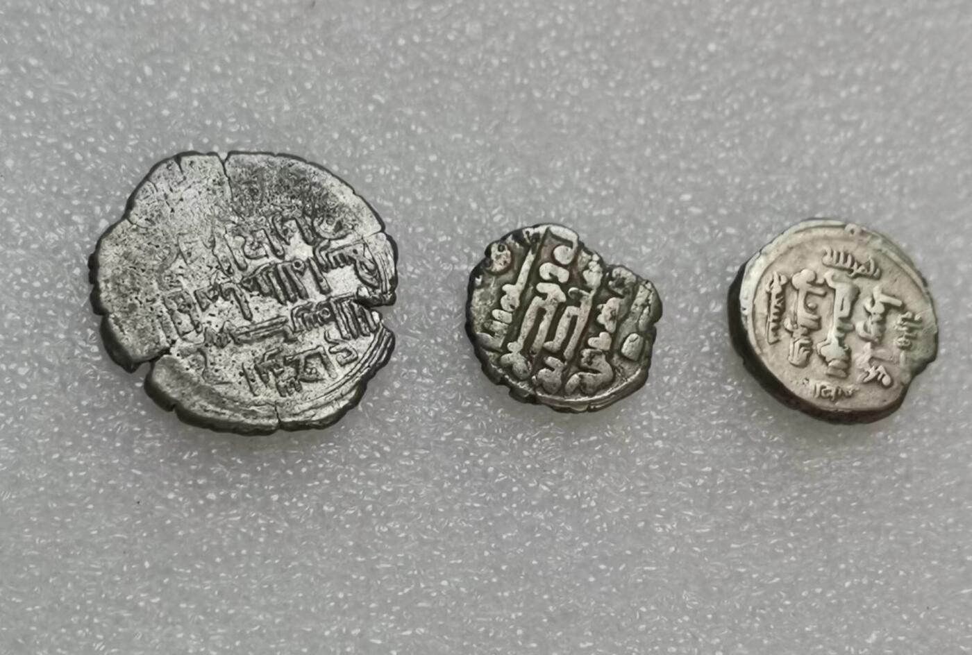 瓶子🏺第151期拍卖会  哥济宁  白衣大食3枚打制银币  铭文清晰