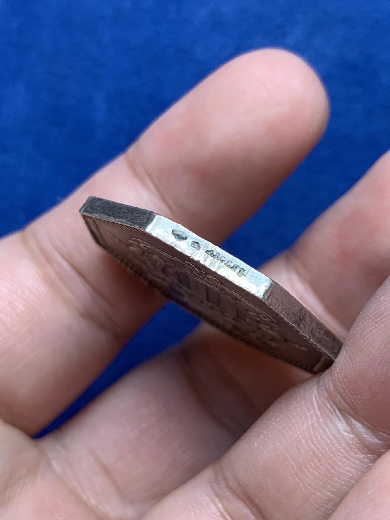 《竞宝斋》第291场- 周日，周一，周二 3场连拍 （全场包邮） 法国八角银质代币，雷恩储蓄银行，16.47g，31.5mm，菱形野猪头+ARGENT边铭