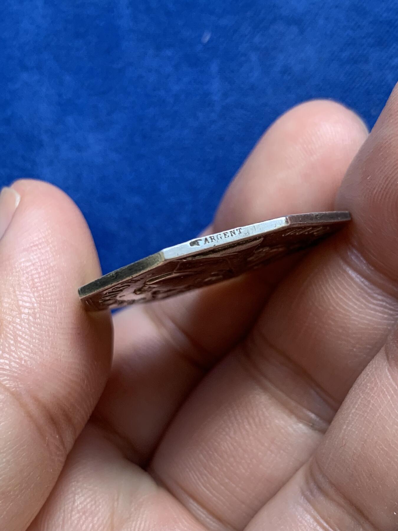 《竞宝斋》第291场- 周日，周一，周二 3场连拍 （全场包邮） 法国八角银质代币，奥尔良储蓄银行，12.16g，30.8mm，手指边铭