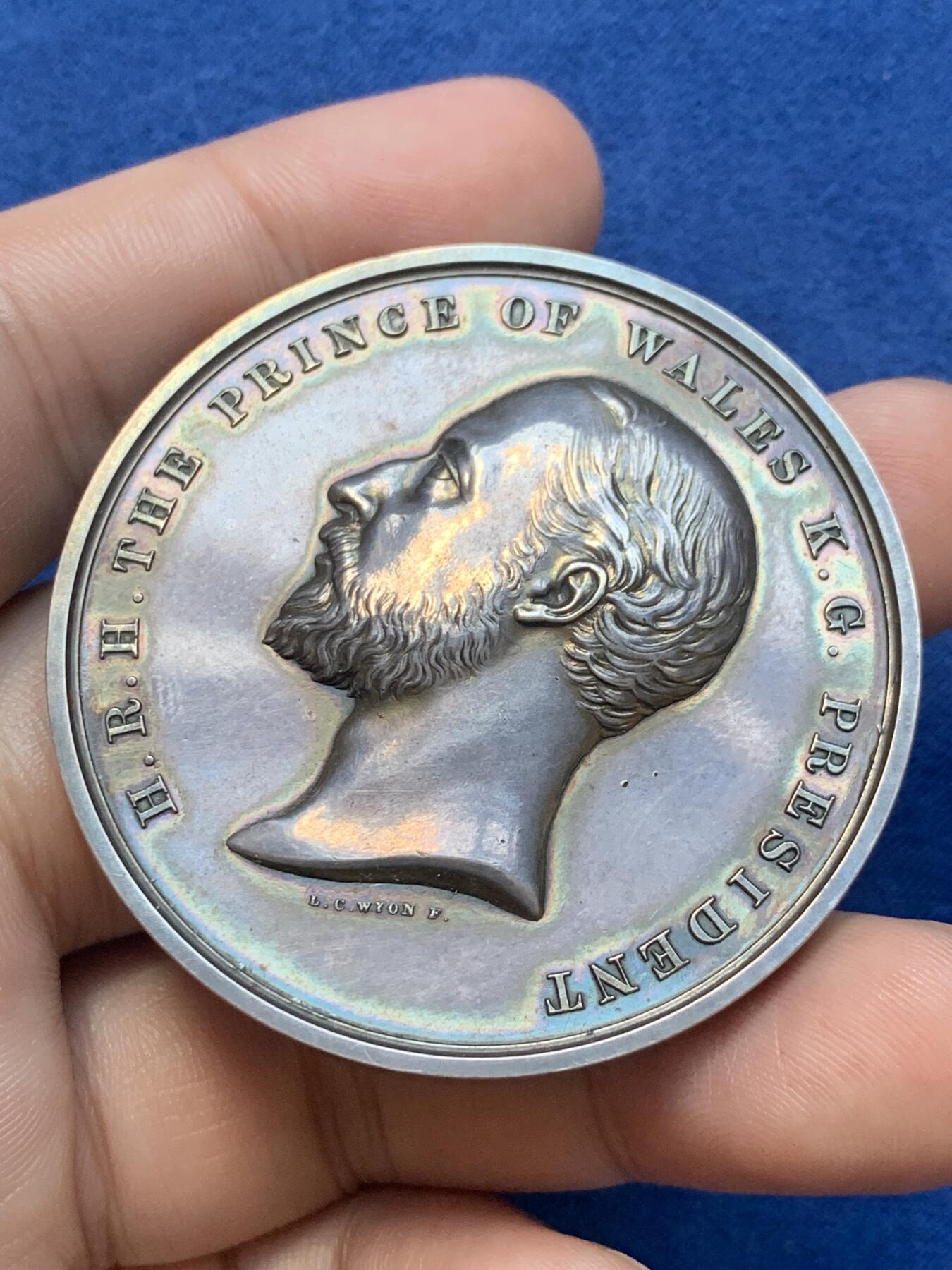 《竞宝斋》第291场- 周日，周一，周二 3场连拍 （全场包邮） 英国伦敦城市行业协会银章，威尔士亲王，未来的爱德华七世，74.85g，51.3mm