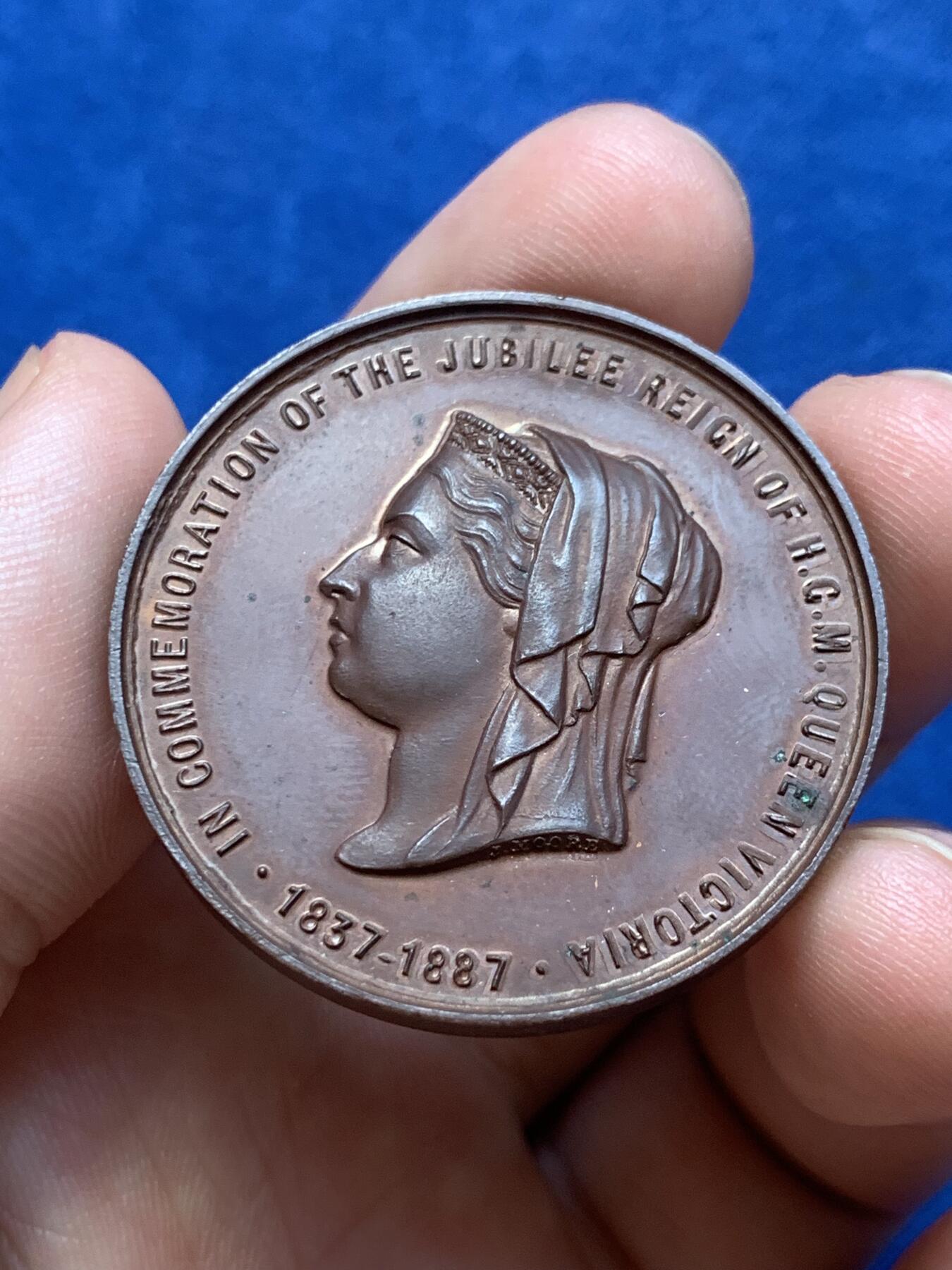 《竞宝斋》第291场- 周日，周一，周二 3场连拍 （全场包邮） 英国维多利亚女王登基50周年纪念铜章，22.21g，38.2mm