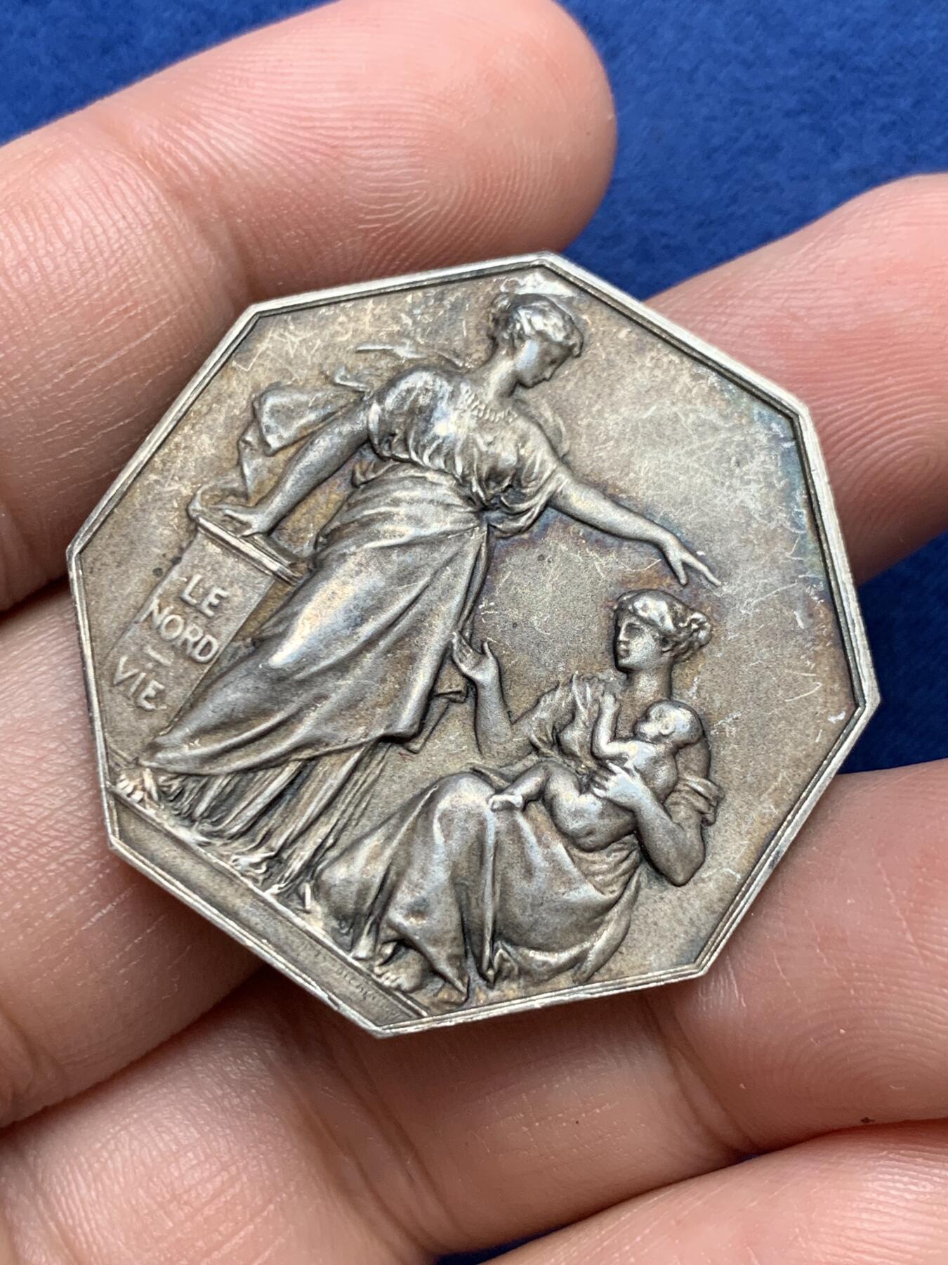 《竞宝斋》第291场- 周日，周一，周二 3场连拍 （全场包邮） 法国人寿保险八角银质代币 14.6克 35.2mm 猪头+菱形