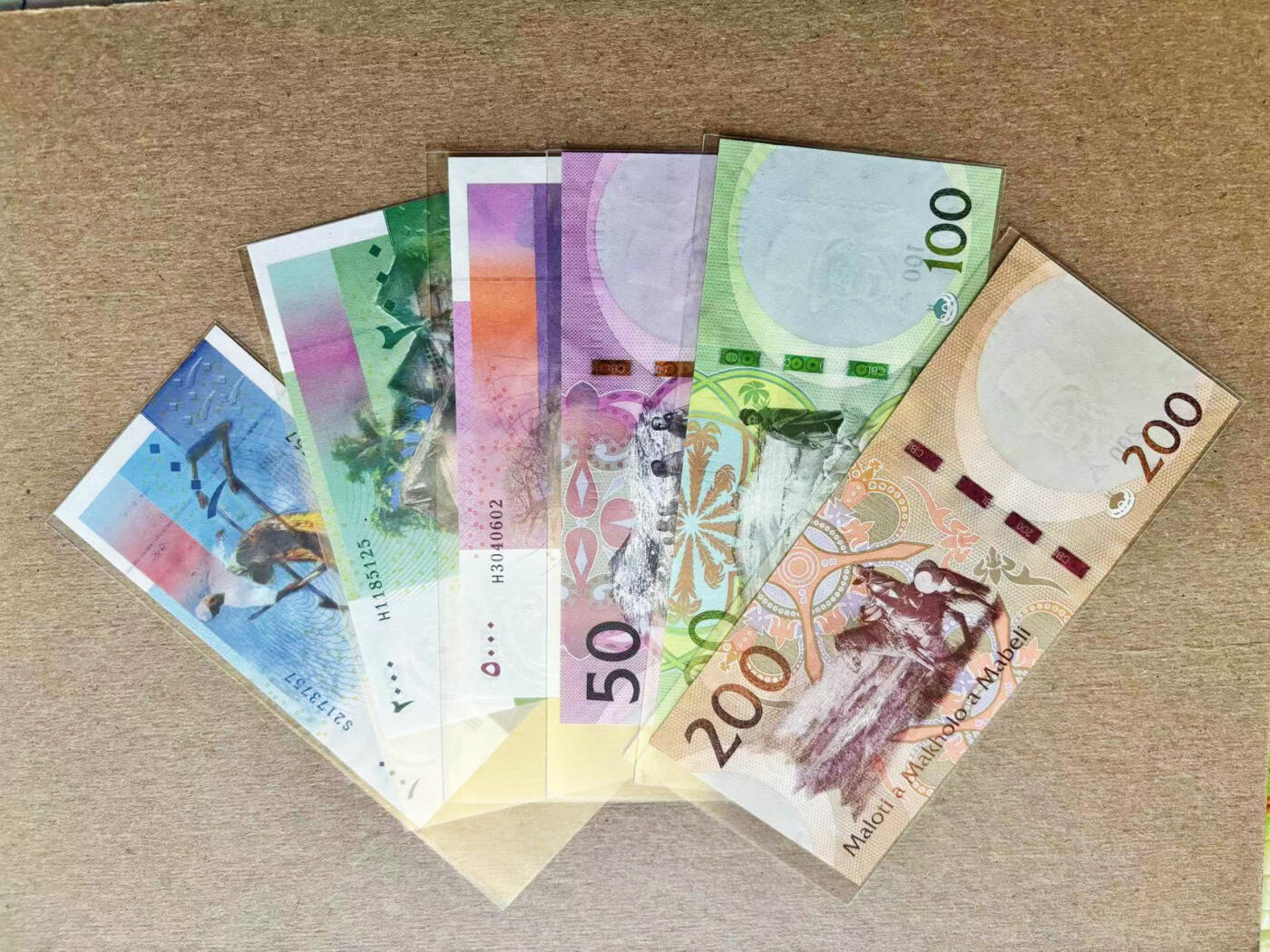 【Blue Auction】✨世界纸币精拍第511期【精】 【一组6张】科摩罗1000-5000法郎&莱索托50-200马洛提 全新UNC