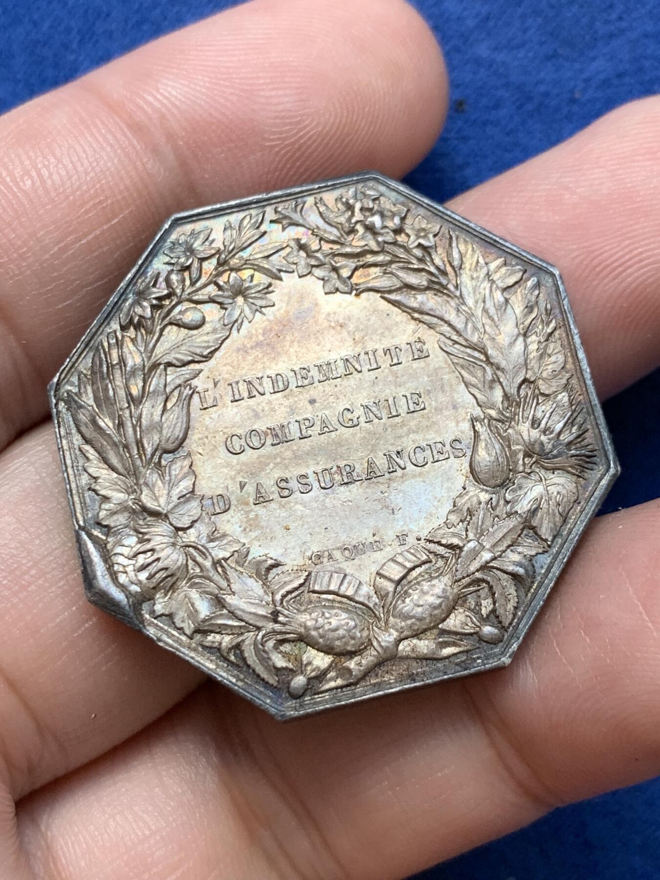 《竞宝斋》第291场- 周日，周一，周二 3场连拍 （全场包邮） 法国八角银质代币，海上火灾保险公司，19.36g，34.6mm，1832-1841油灯边铭