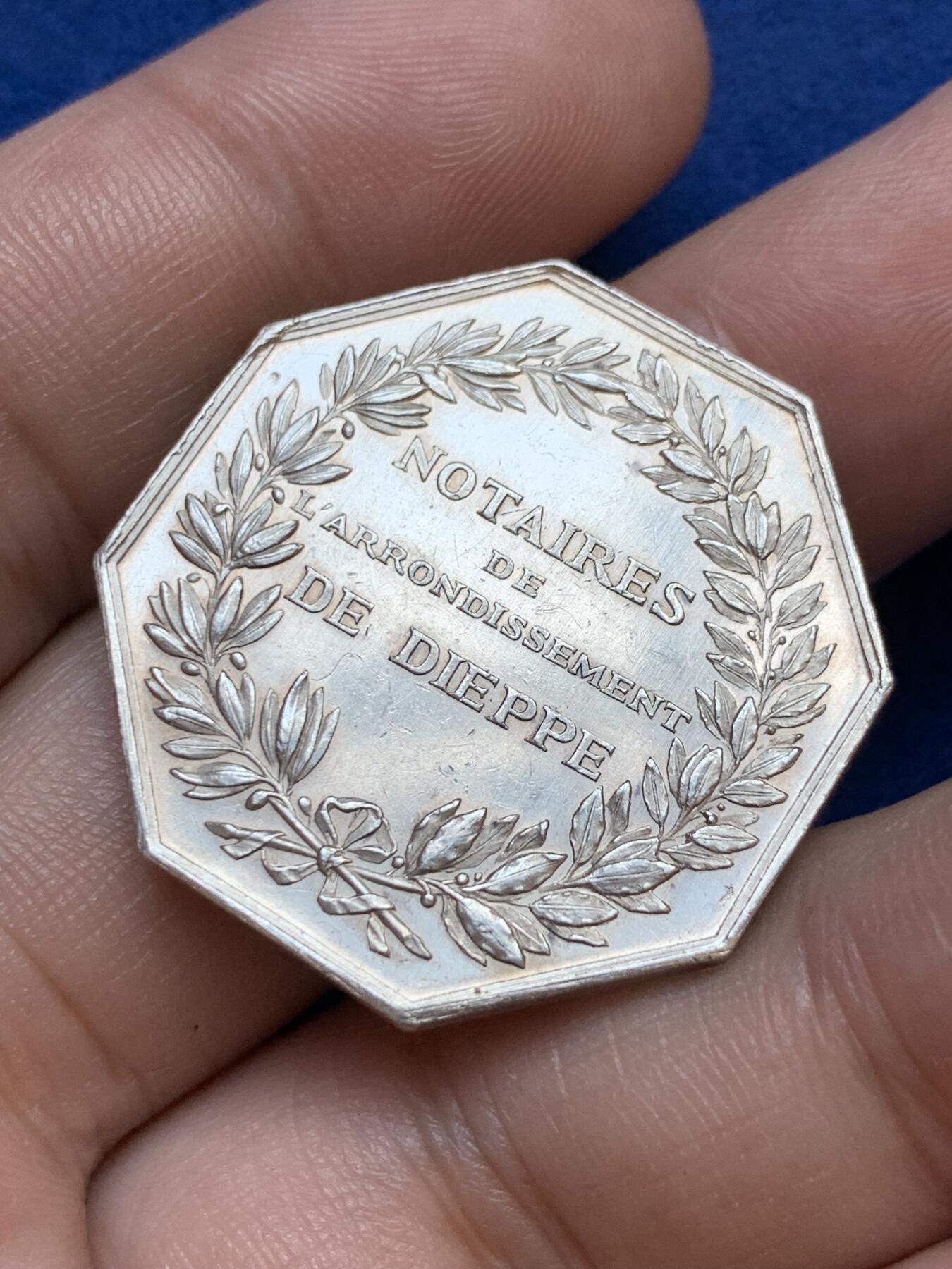 《竞宝斋》第291场- 周日，周一，周二 3场连拍 （全场包邮） 法国八角银质代币，迪耶普公证人，14.74g，31.5mm，丰饶角边铭