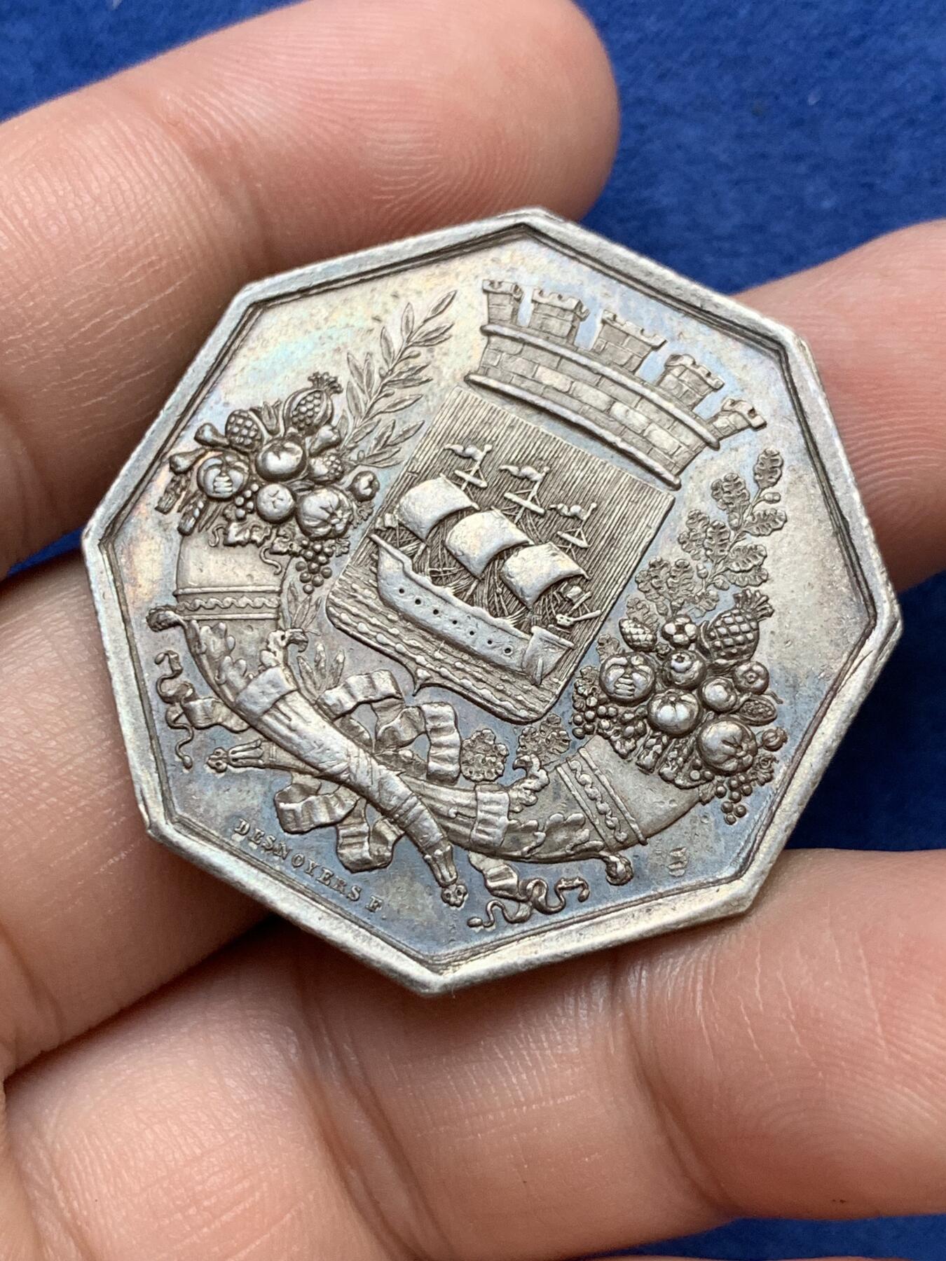 《竞宝斋》第291场- 周日，周一，周二 3场连拍 （全场包邮） 法国1803巴黎商会八角银质代币 20.1克 36.4mm 神灯边铭