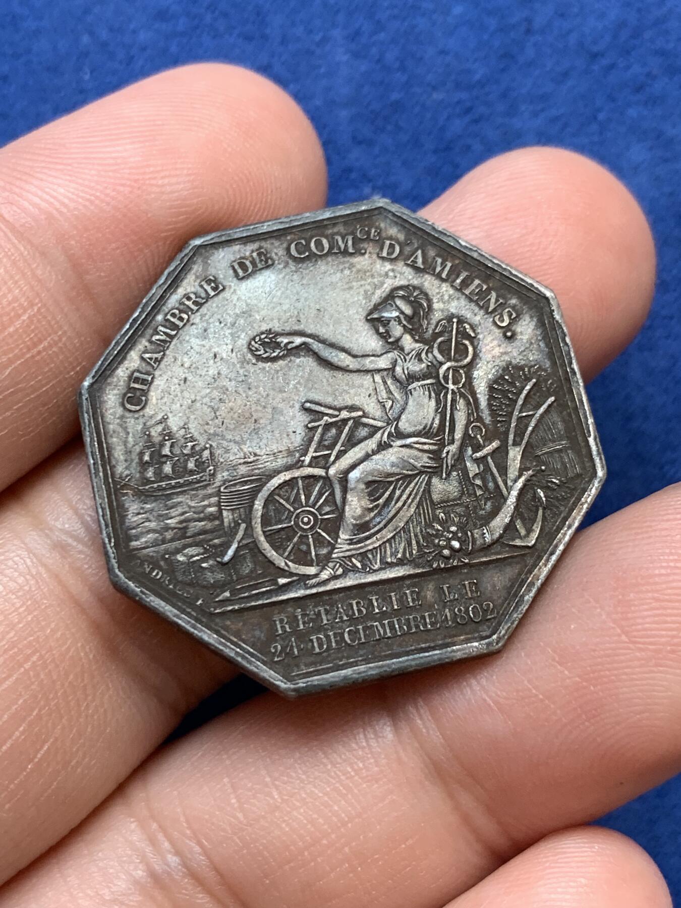 《竞宝斋》第291场- 周日，周一，周二 3场连拍 （全场包邮） 黑彩 法国拿破仑亚眠商会八角 13.4克 31.6mm 油灯边铭 飞利浦一世