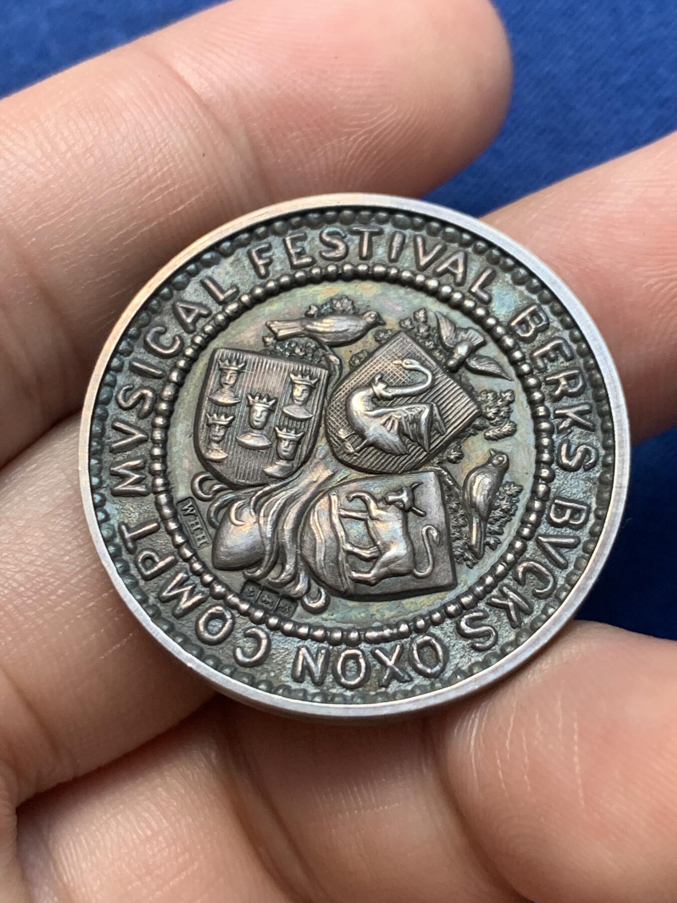 《竞宝斋》第291场- 周日，周一，周二 3场连拍 （全场包邮） 英国伯克郡白金汉郡奥克森市音乐节银质奖章，13.78g，32.7mm