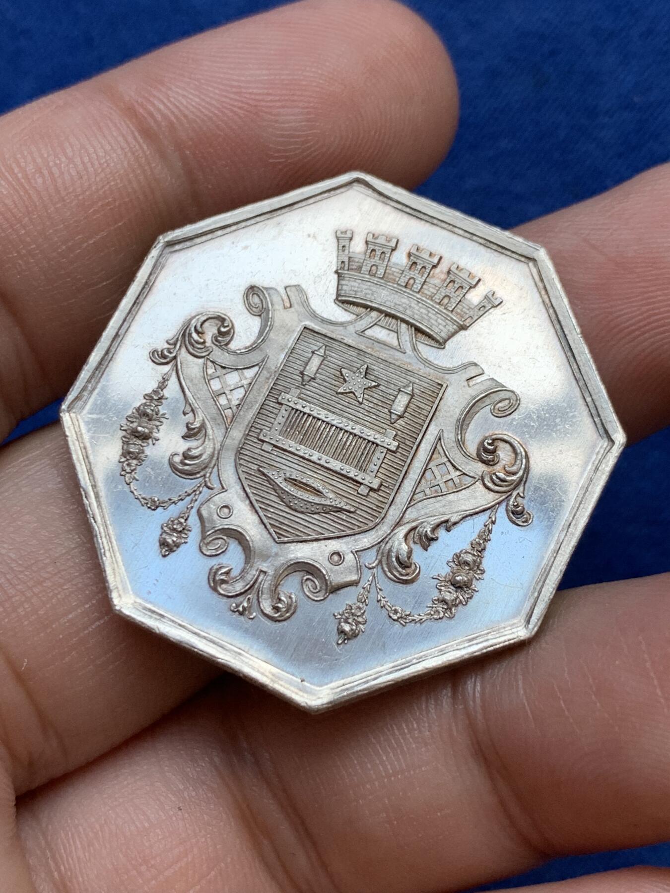 《竞宝斋》第291场- 周日，周一，周二 3场连拍 （全场包邮） 法国八角银章，鲁贝商业银行，20.00g，34.8mm，蜜蜂边铭