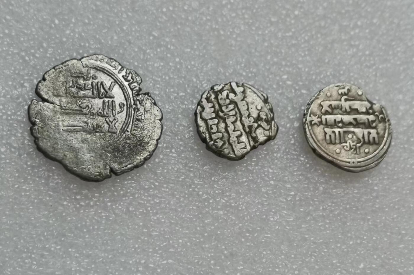 瓶子🏺第151期拍卖会  哥济宁  白衣大食3枚打制银币  铭文清晰