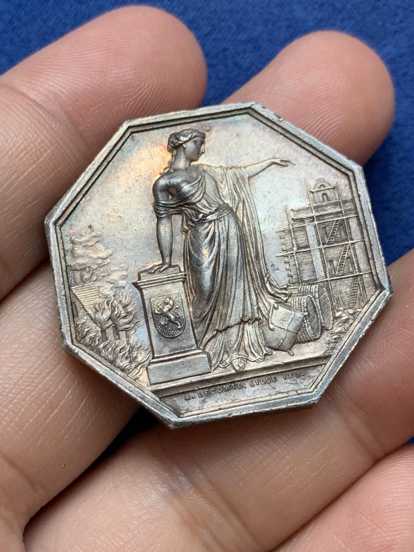 《竞宝斋》第291场- 周日，周一，周二 3场连拍 （全场包邮） 法国北部火灾保险公司八角银质代币，21.45g，35.2mm，手指边铭，高浮雕