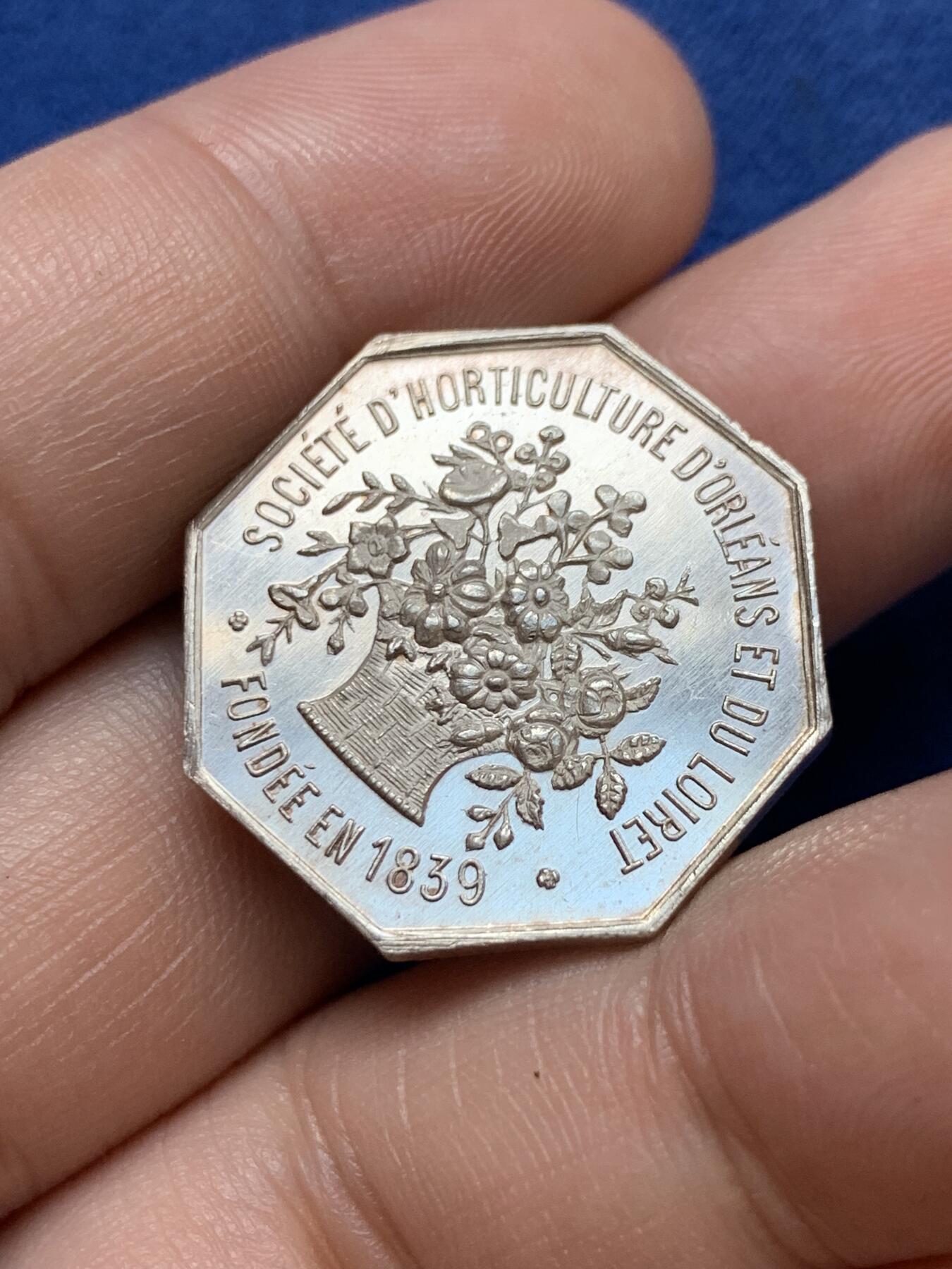 《竞宝斋》第291场- 周日，周一，周二 3场连拍 （全场包邮） 法国奥尔良和卢瓦雷特园艺学会花卉八角银jeton，25.2mm，7.66克，野猪头菱形+ARGENT950/1000边铭