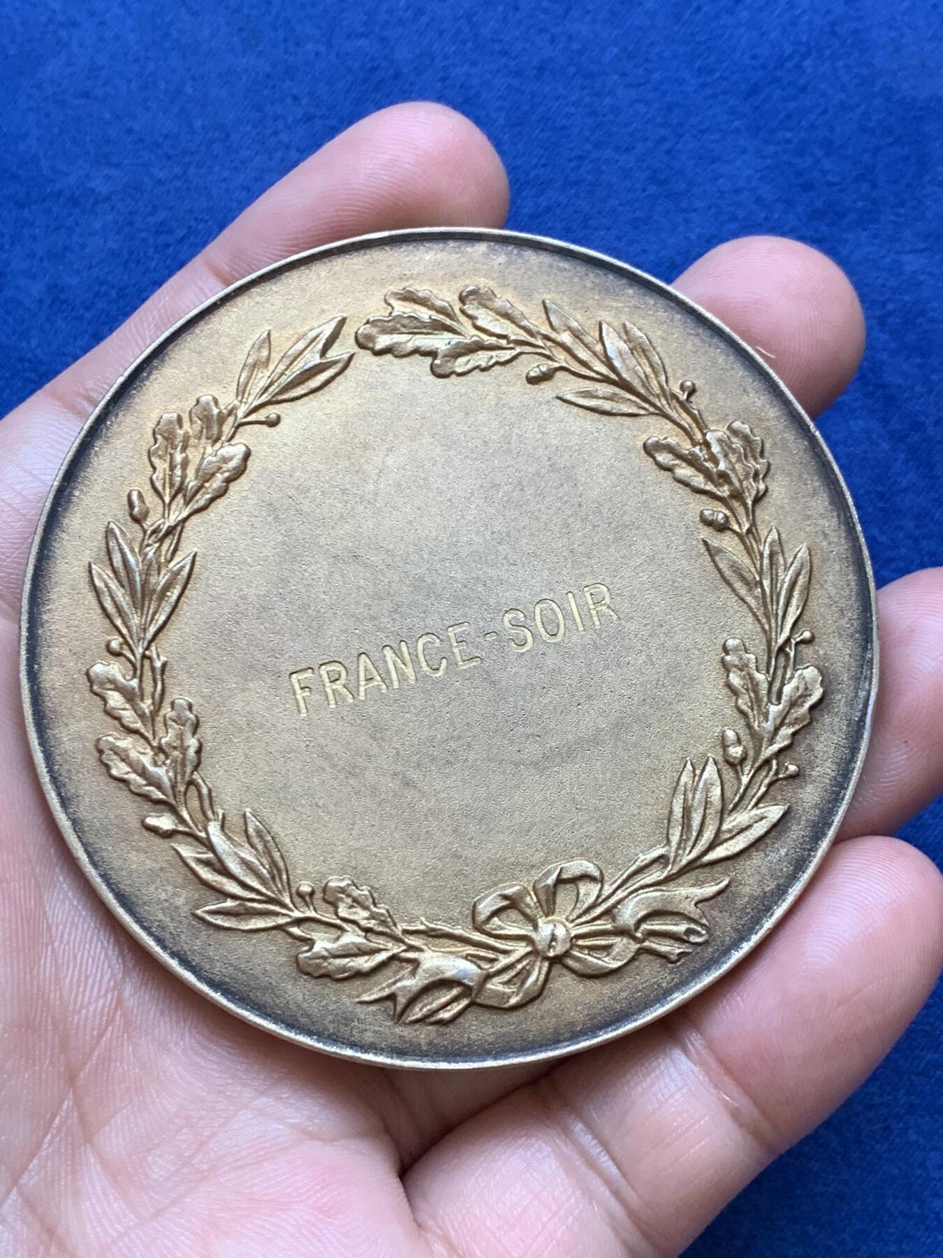 《竞宝斋》第291场- 周日，周一，周二 3场连拍 （全场包邮） 法国巴黎博览会大银章，174.49g，69mm，边铭：菱形+螃蟹