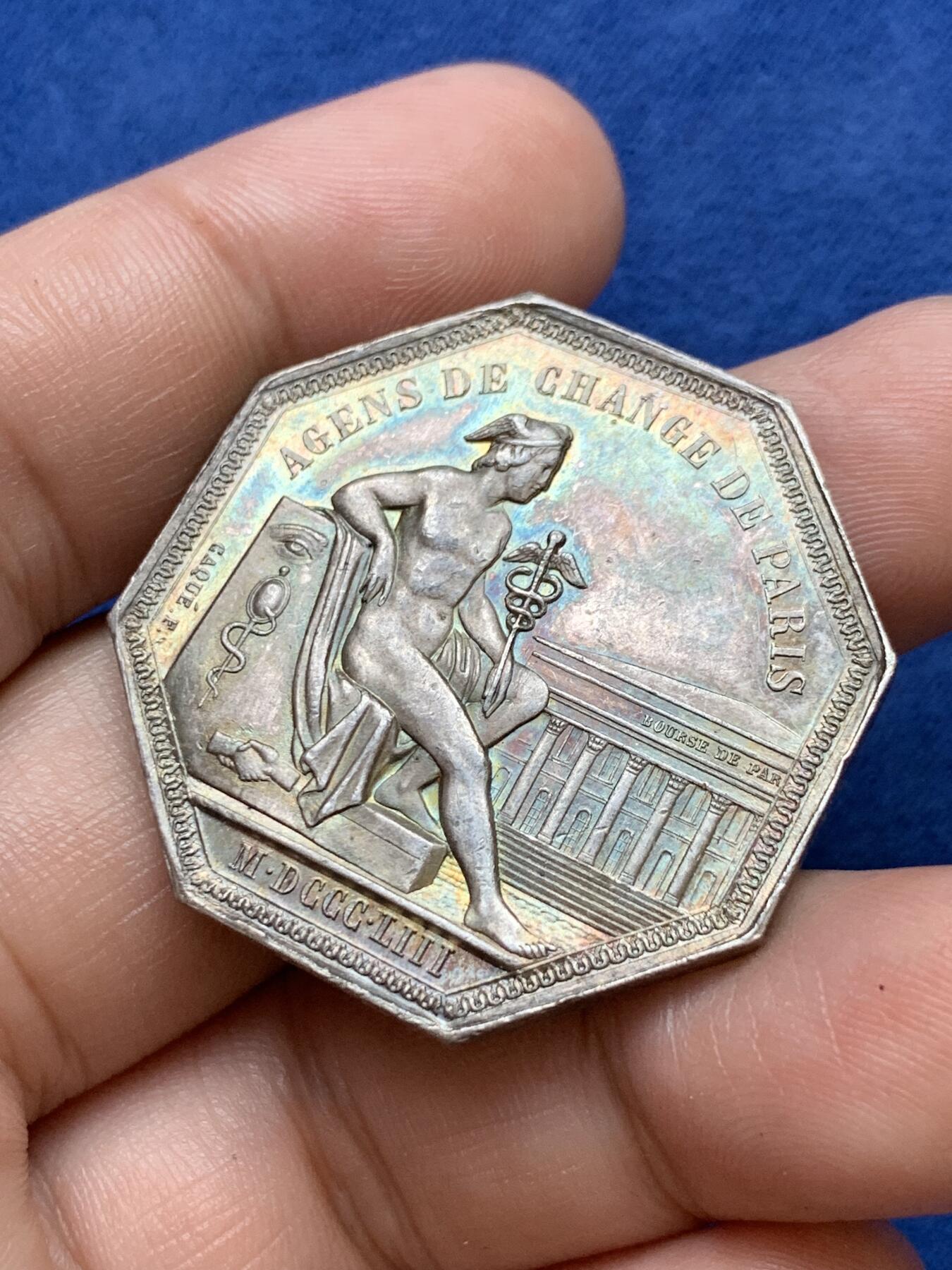 《竞宝斋》第291场- 周日，周一，周二 3场连拍 （全场包邮） 法国1853年巴黎外汇经纪人八角银jeton，36.3mm，22.05克，手指+ARGENT边铭