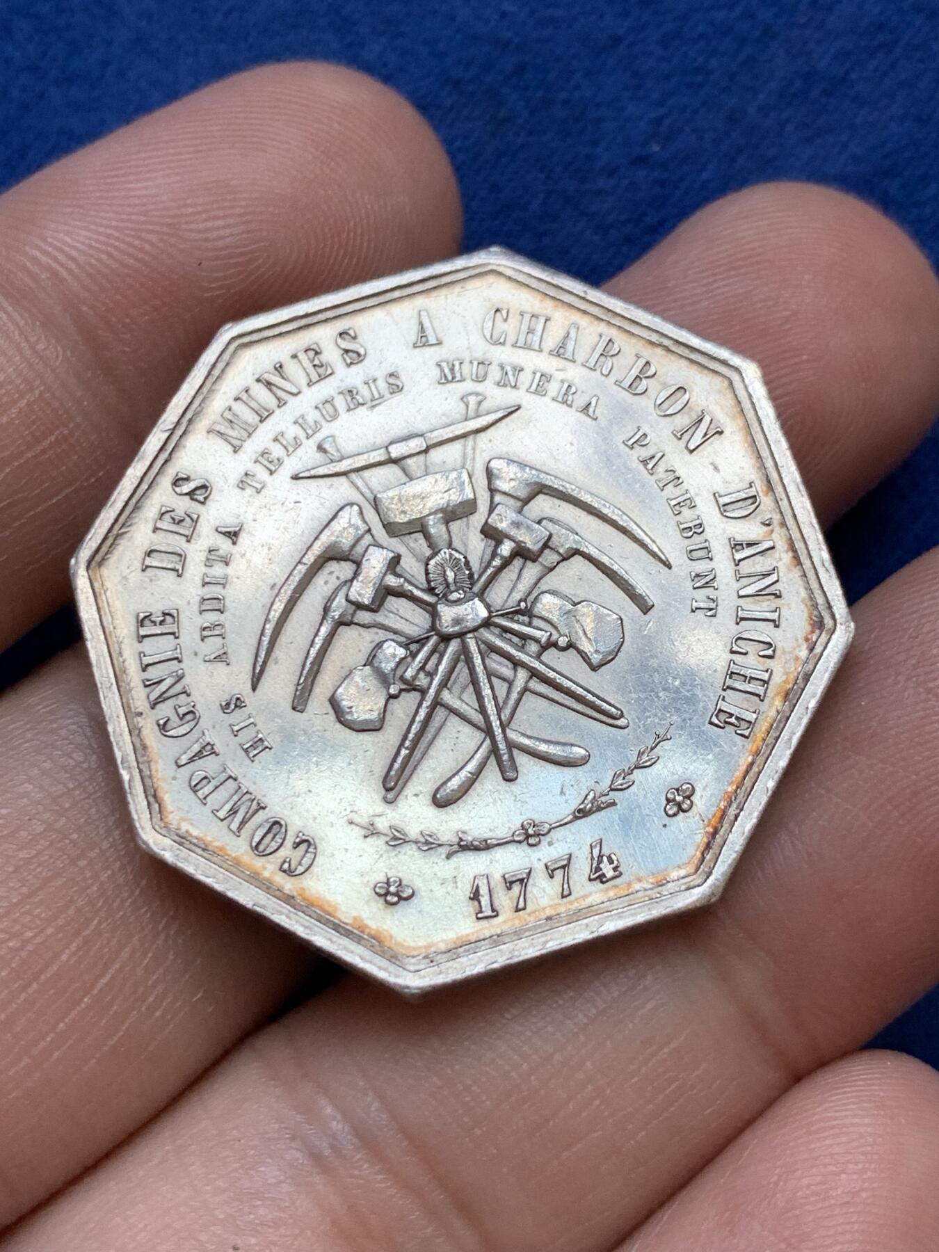 《竞宝斋》第291场- 周日，周一，周二 3场连拍 （全场包邮） 法国尼姆矿业公司八角银章 直径33.5mm 重19.2克 丰饶角边铭