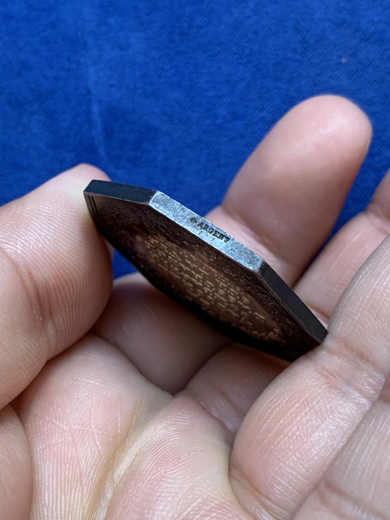 《竞宝斋》第291场- 周日，周一，周二 3场连拍 （全场包邮） 法国八角银章，法国人寿保险公司，19.32g，36mm，蜜蜂边铭