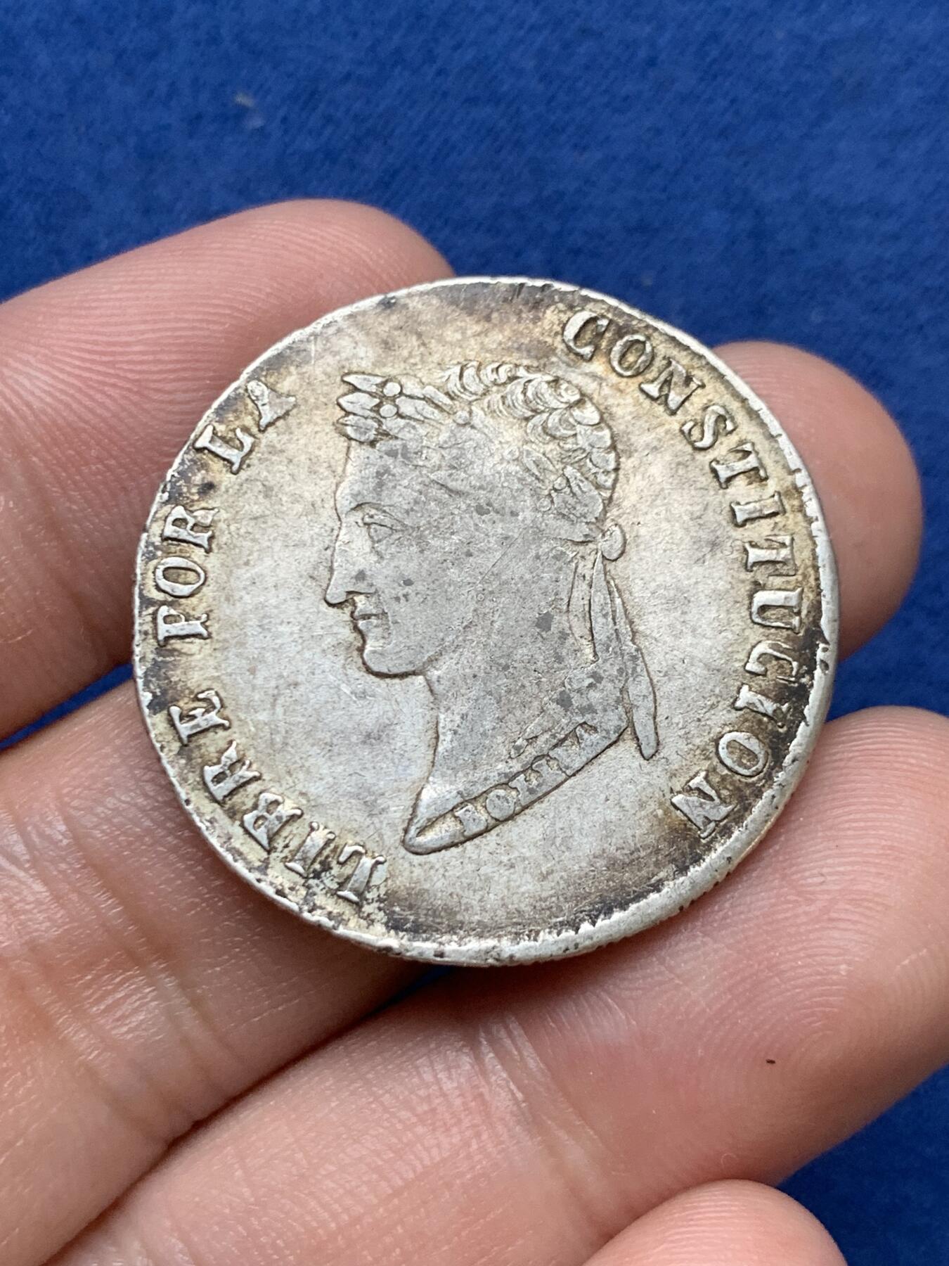 《竞宝斋》第290场- 周日，周一，周二 3场连拍 （全场包邮） 两枚一组 玻利维亚羊驼4索尔银币 南美解放者玻利瓦尔头像 两个版本