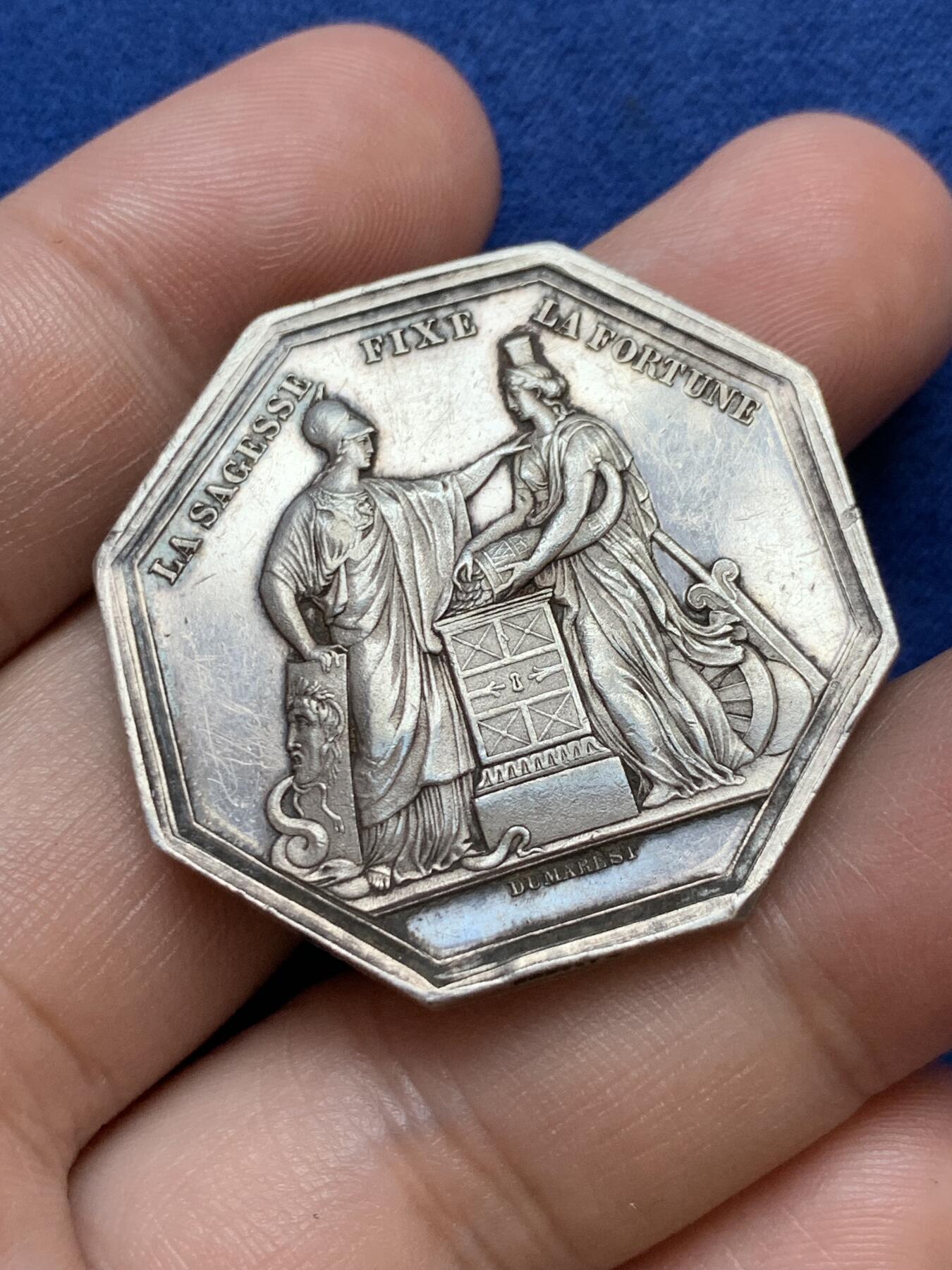 《竞宝斋》第291场- 周日，周一，周二 3场连拍 （全场包邮） 法国密涅瓦法兰西银行智慧决定财富商业八角银代币 蜜蜂边铭 37mm 24.7g