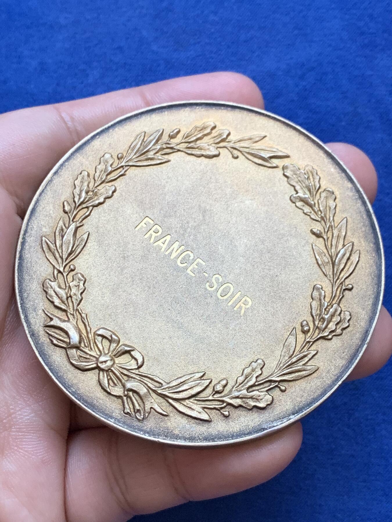 《竞宝斋》第291场- 周日，周一，周二 3场连拍 （全场包邮） 法国巴黎博览会大银章，174.49g，69mm，边铭：菱形+螃蟹