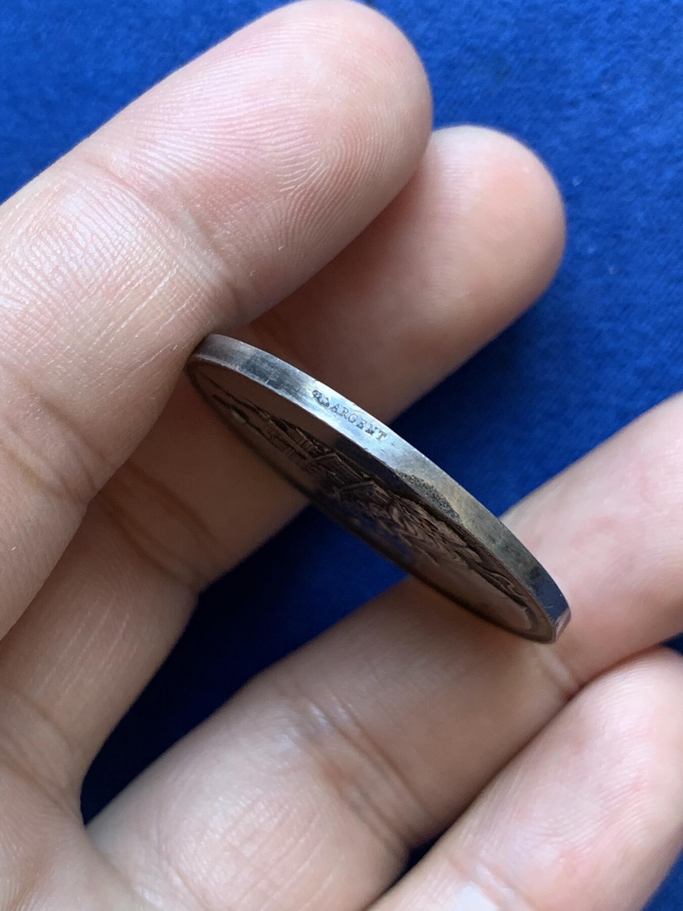 《竞宝斋》第291场- 周日，周一，周二 3场连拍 （全场包邮） 法国建筑师中央协会银质代币，14.95g，33.8mm，丰饶角边铭，3点方向有磕碰