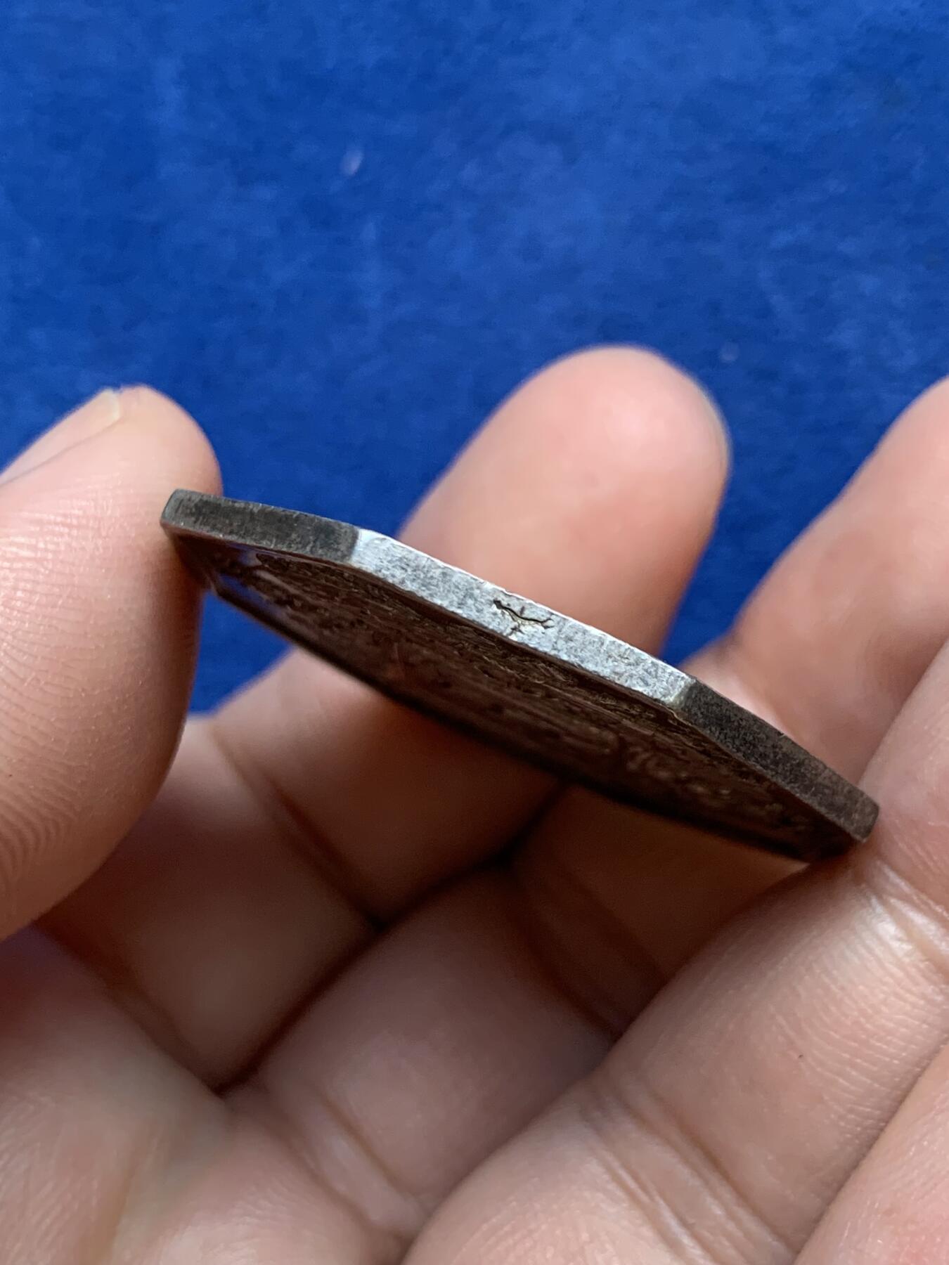 《竞宝斋》第291场- 周日，周一，周二 3场连拍 （全场包邮） 法国1803巴黎商会八角银质代币 20.1克 36.4mm 神灯边铭