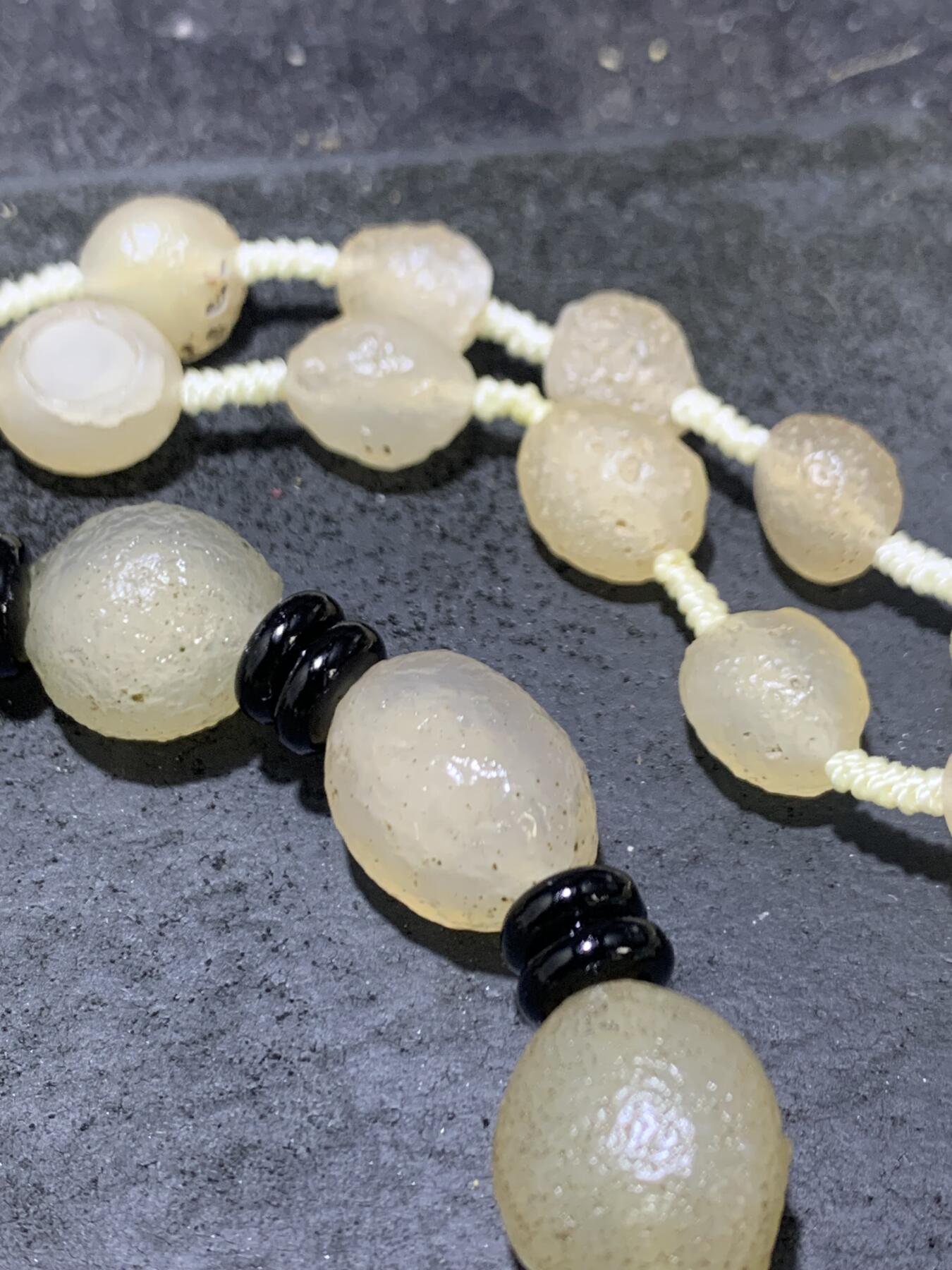 精美天然阿拉善戈壁白玛瑙原石项链加手串一套