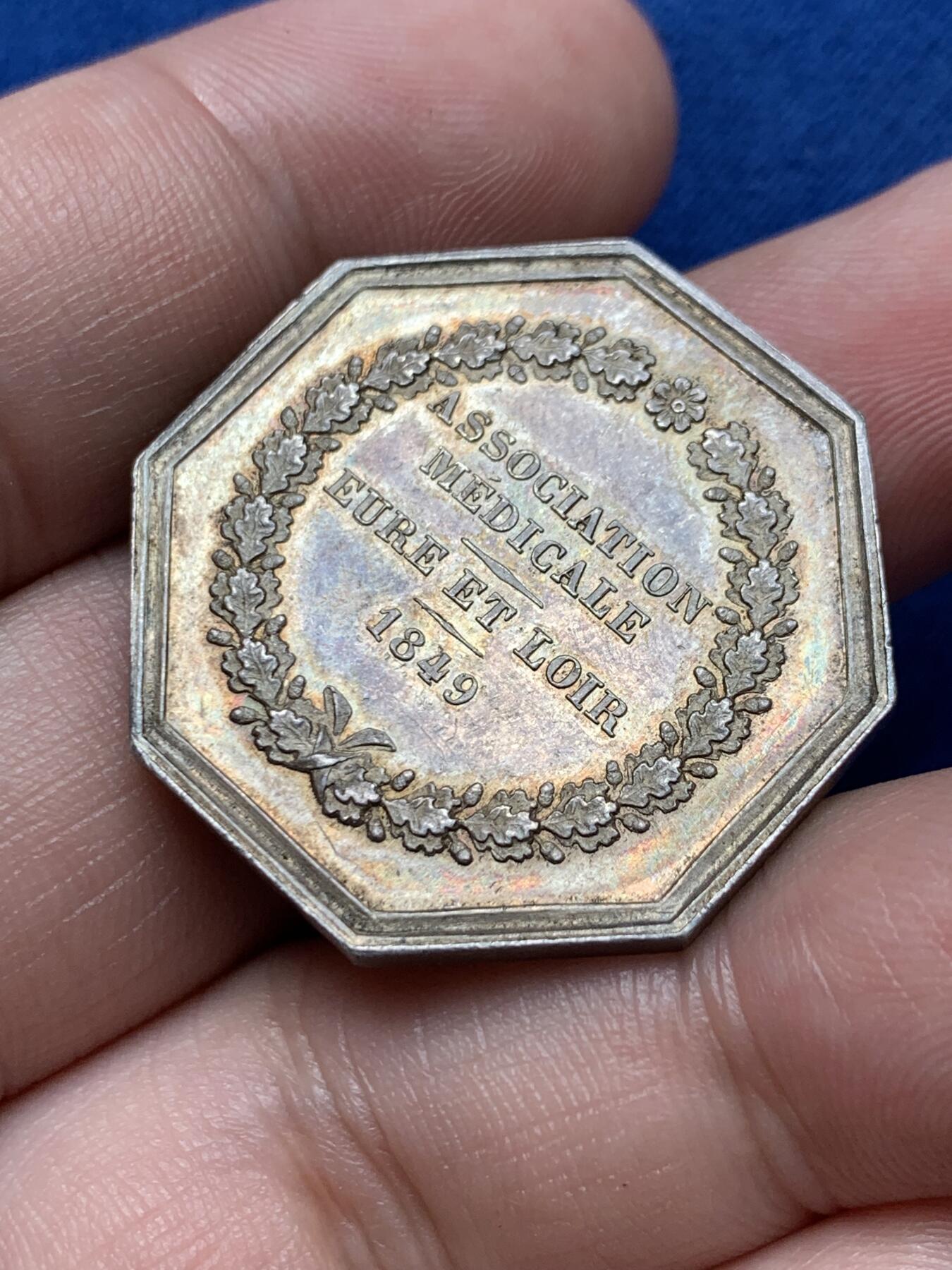 《竞宝斋》第291场- 周日，周一，周二 3场连拍 （全场包邮） 法国1849欧洲和卢瓦尔医学会八角银jeton，31mm，13.03克，手指+ARGENT边铭