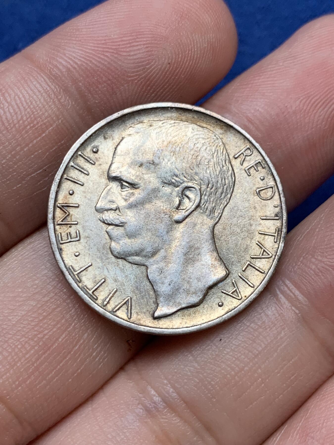 《竞宝斋》第290场- 周日，周一，周二 3场连拍 （全场包邮） 意大利1927马车10里拉银币 带光的好品