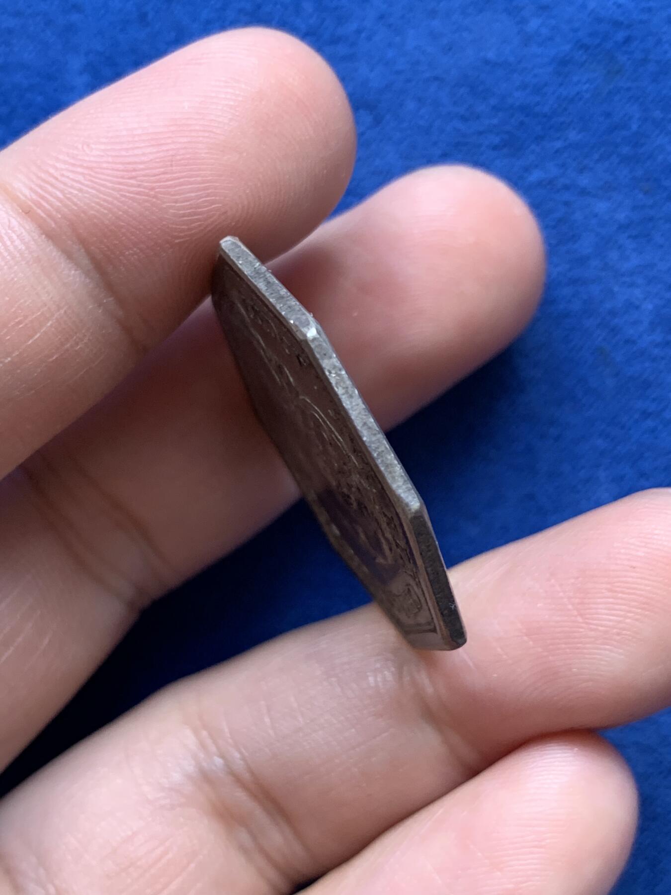 《竞宝斋》第291场- 周日，周一，周二 3场连拍 （全场包邮） 法国路易十六头像皇家宝藏八角银质代币，13.25g，32.2mm，早期无边铭