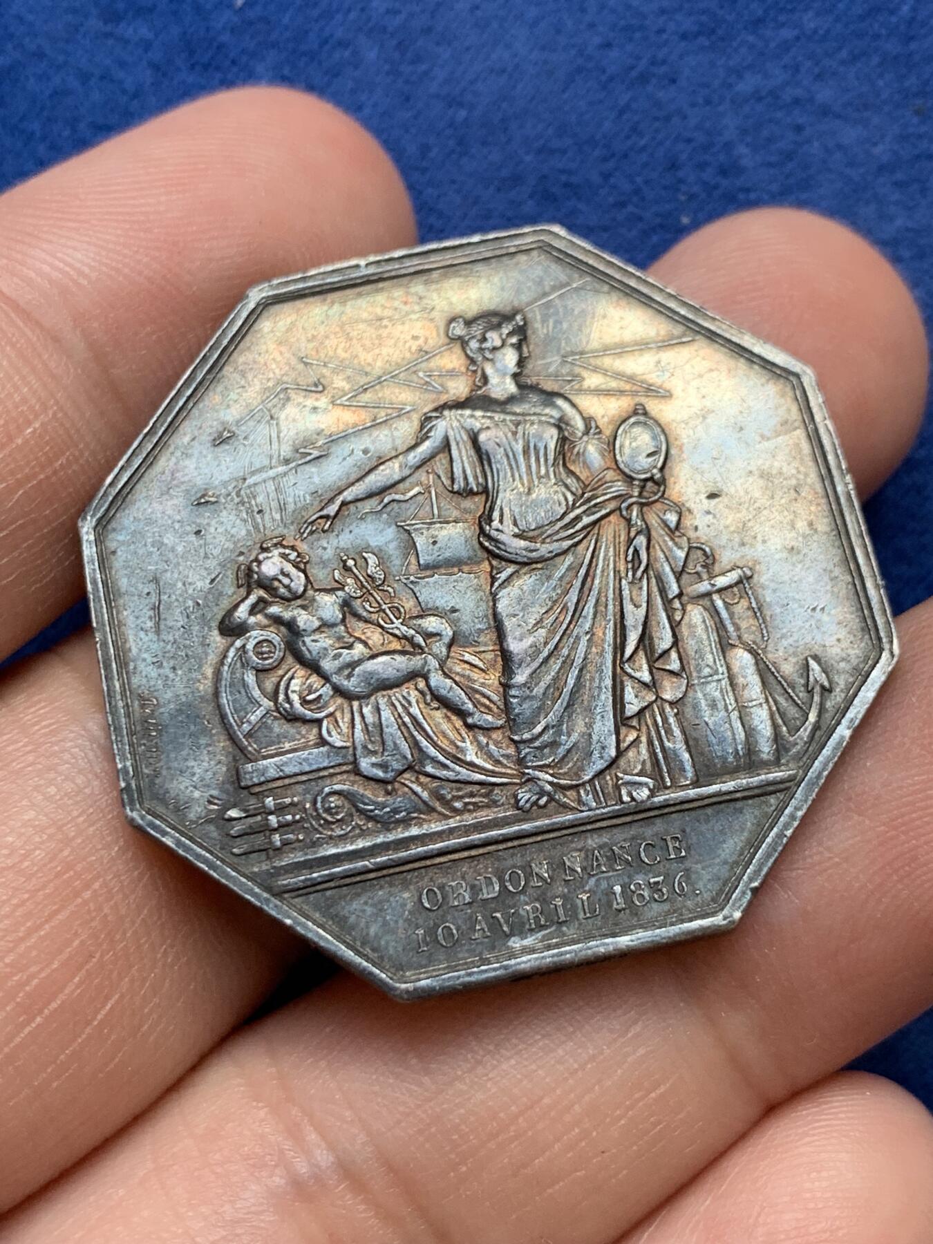 《竞宝斋》第291场- 周日，周一，周二 3场连拍 （全场包邮） 法国八角银质代币，海上保险公司，19.28g，36.3mm，手指边铭