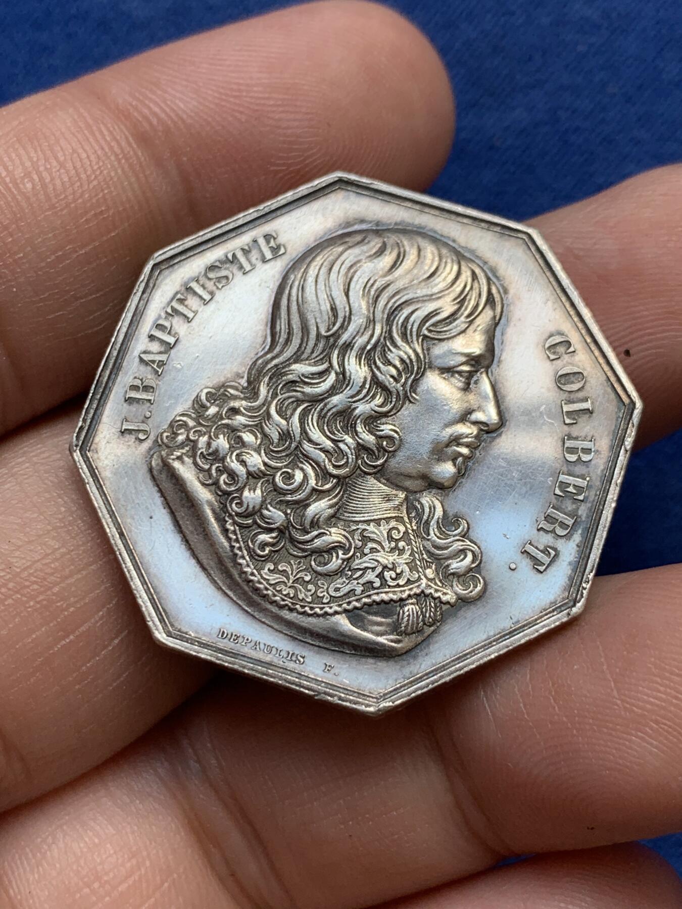 《竞宝斋》第291场- 周日，周一，周二 3场连拍 （全场包邮） 法国亚眠商会八角银jeton，人物头像为让·巴蒂斯特·科尔伯特，路易十四期间卓越的政治家财政大臣，33.6mm，18克，蜜蜂+ARGENT边铭