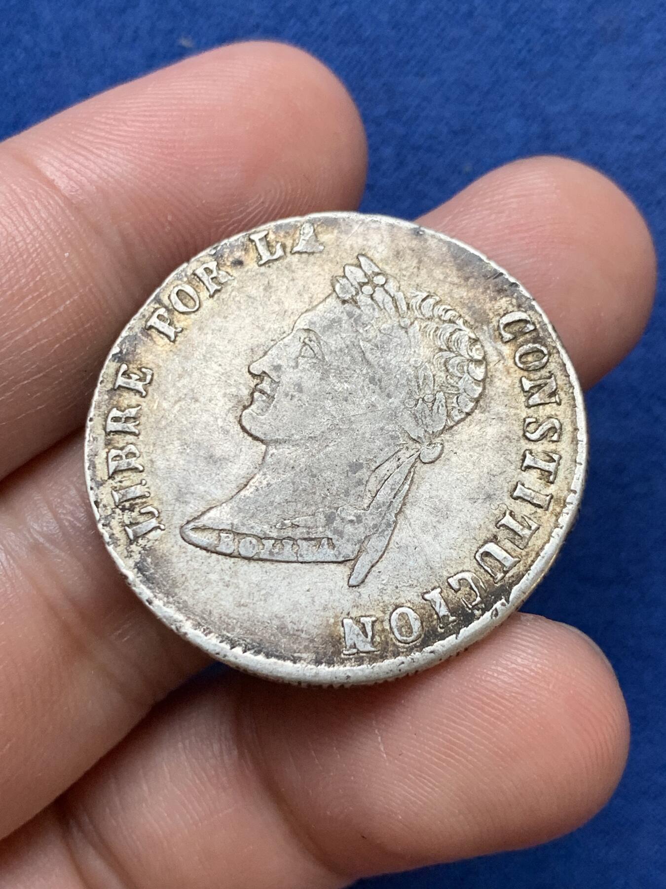 《竞宝斋》第290场- 周日，周一，周二 3场连拍 （全场包邮） 两枚一组 玻利维亚羊驼4索尔银币 南美解放者玻利瓦尔头像 两个版本